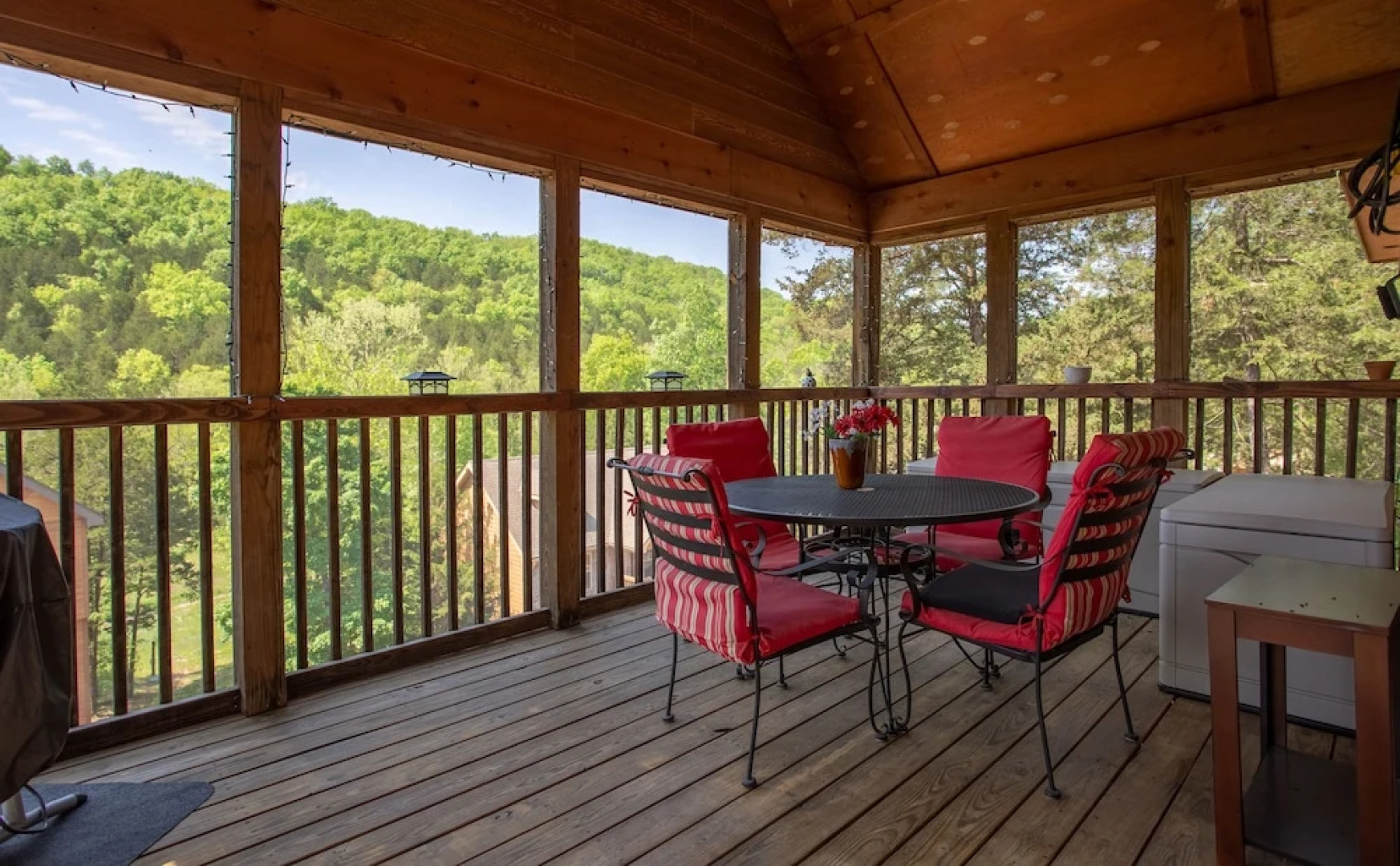 Dakota Lodge 2 Bedroom Home by RedAwning