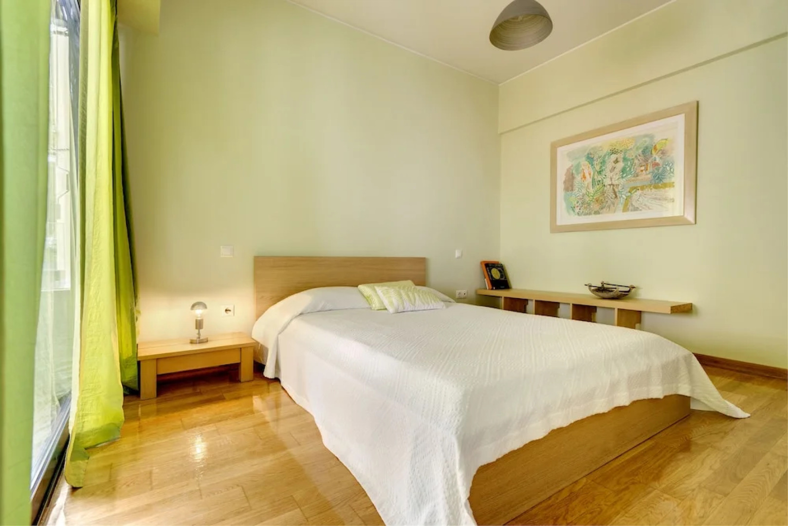 Minimal apt next to Acropolis