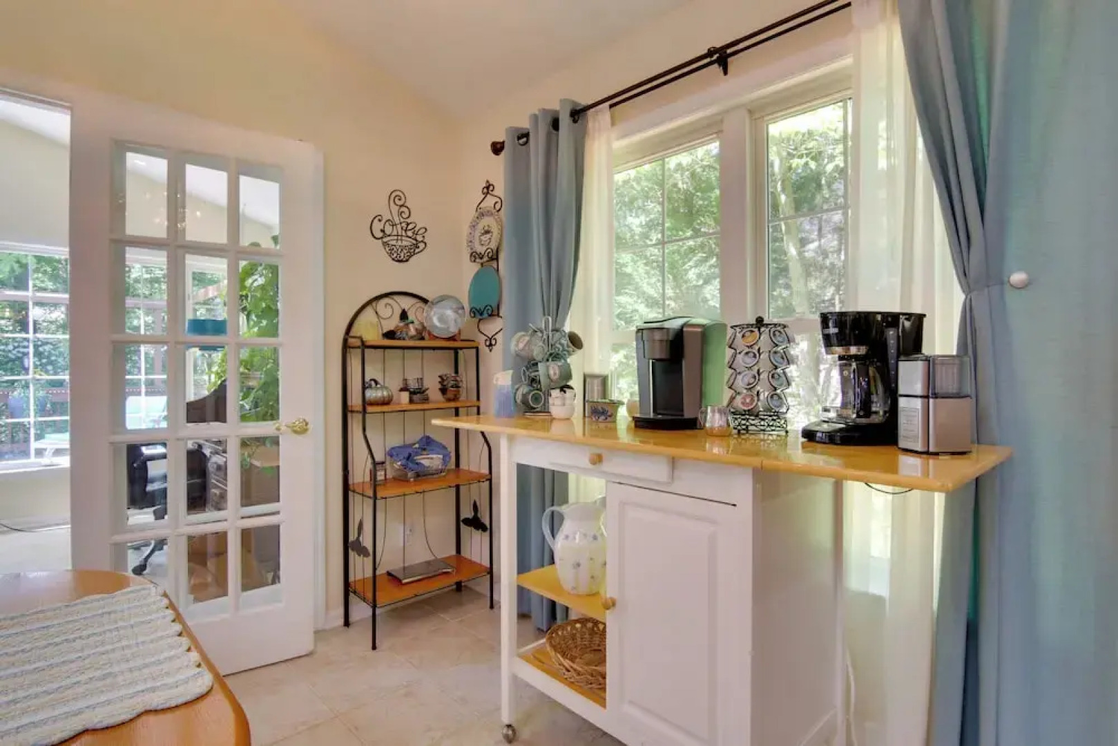 2 Mi to Golf: Retreat w/ Hot Tub in Ocean Pines