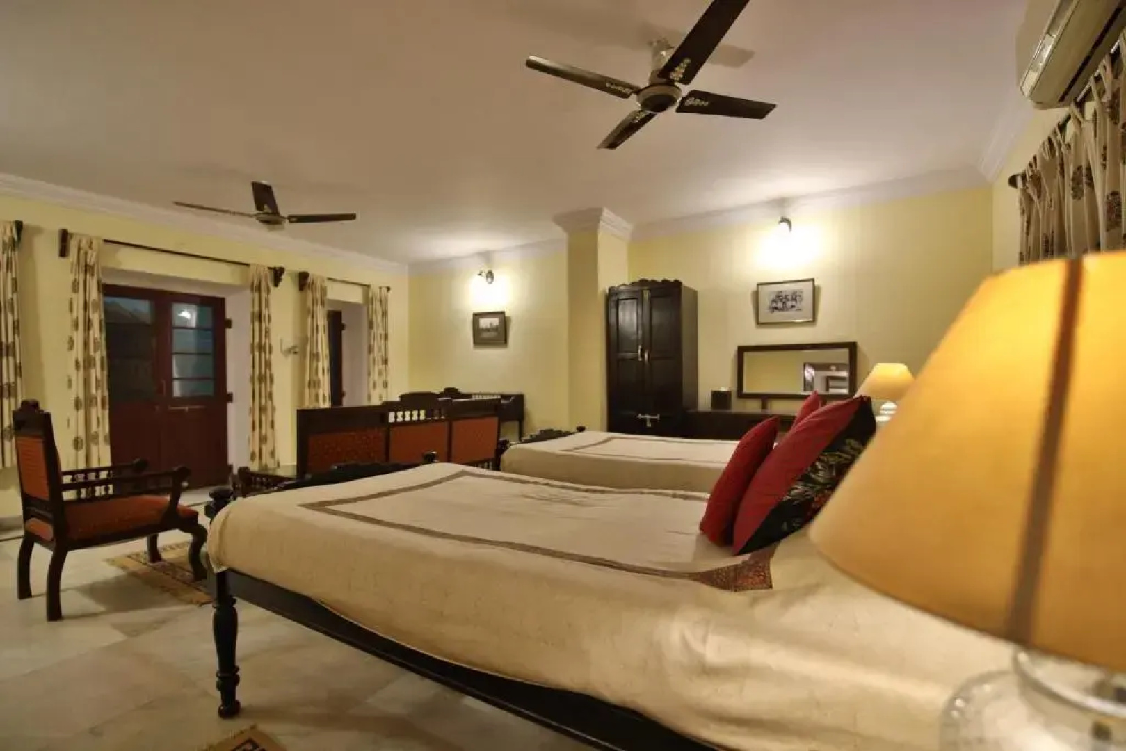 Roop Niwas Kothi, Near Mandawa