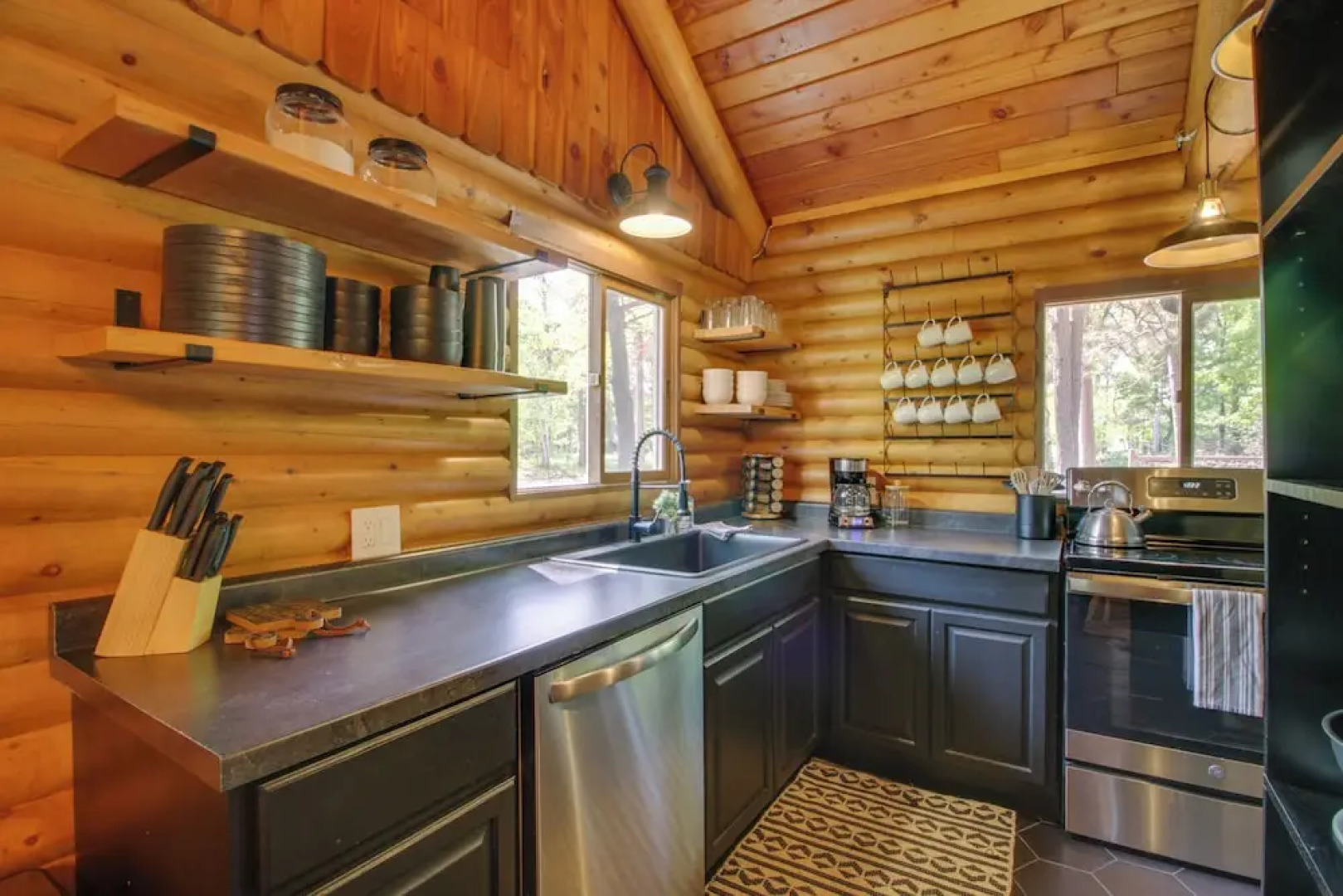 1 Mi to Beach & Lake: Breezy Point Cabin w/ Yard!