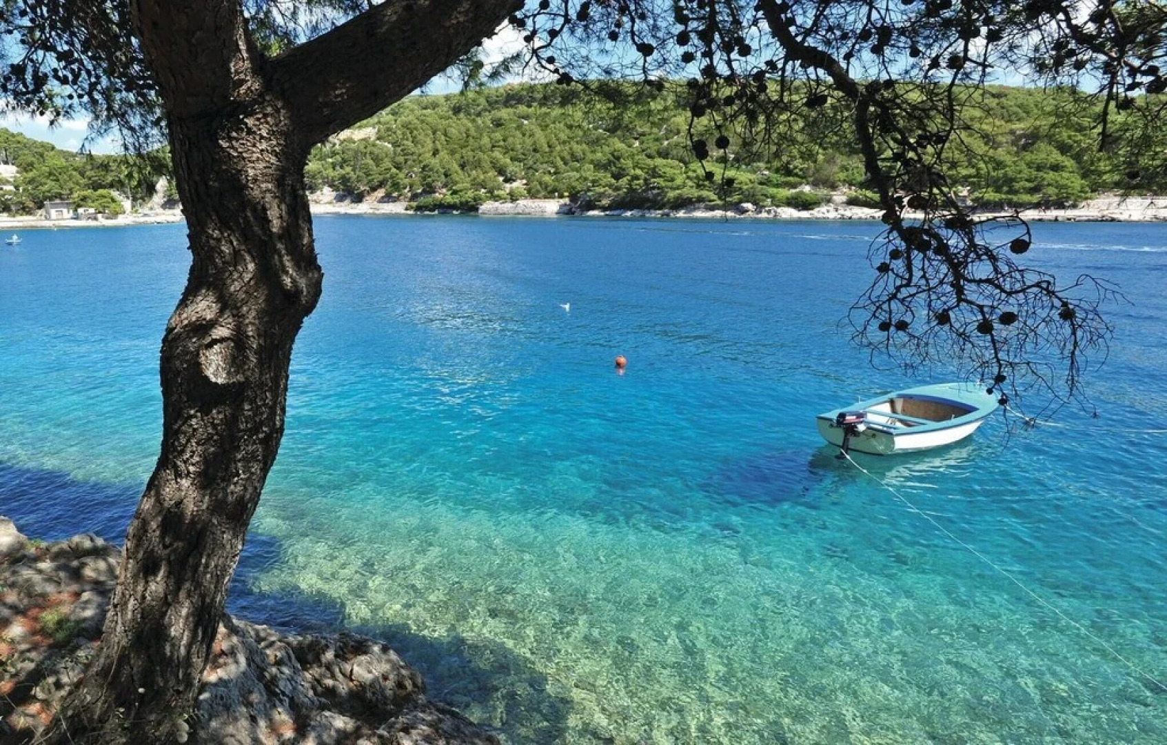 Amazing Home in Praznica With 4 Bedrooms, Wifi and Outdoor Swimming Pool