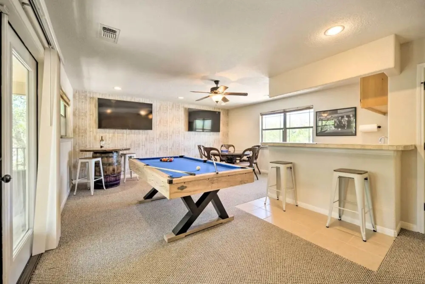 Luxe Canyon Home: Decks, Hot Tub + Lake Views