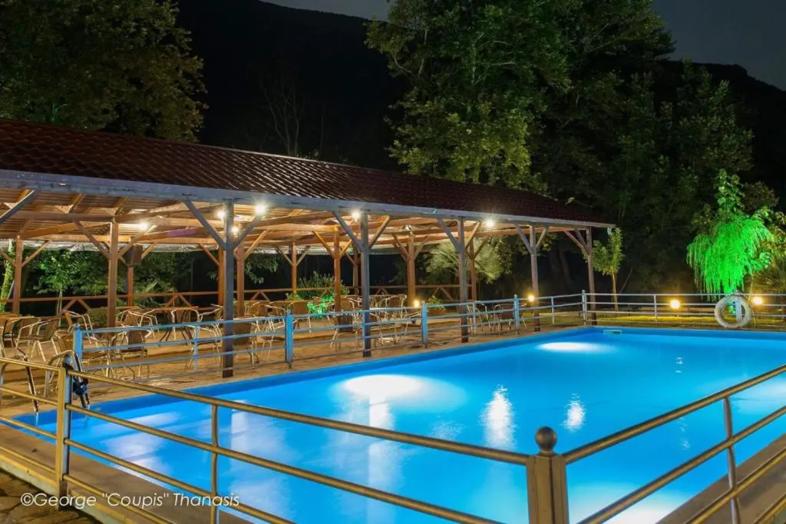 Dipla Sto Potami (Next To The River)