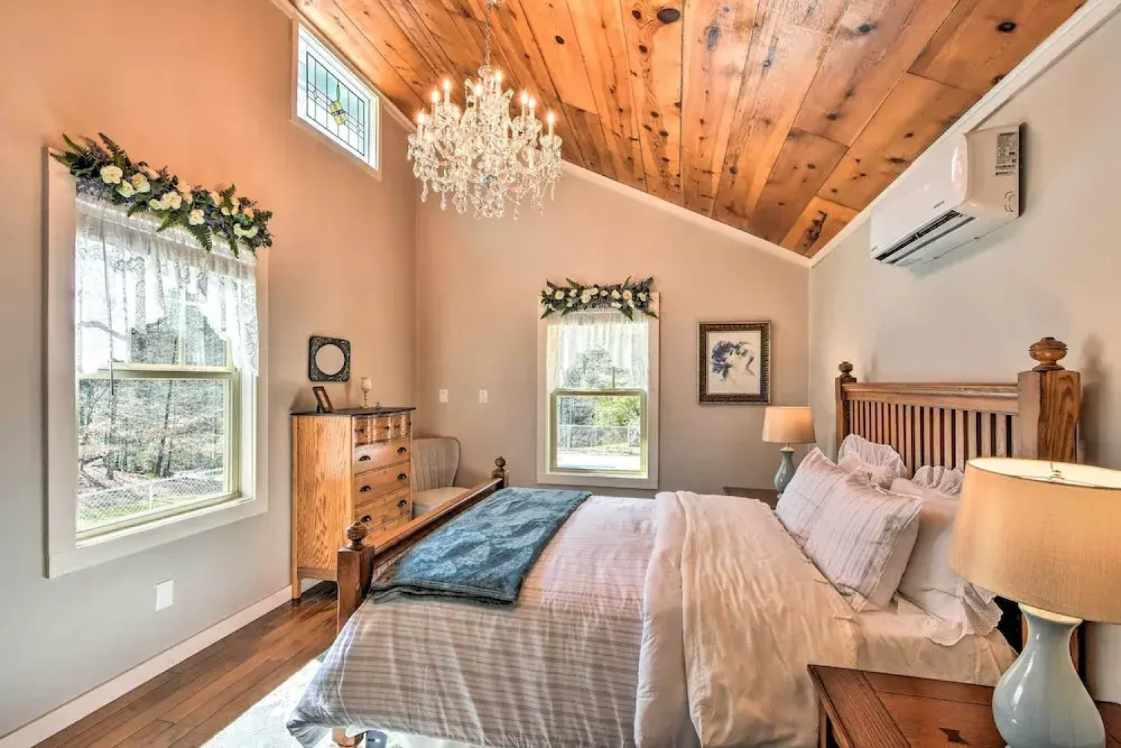 Private Pool, Hot Tub & Yard: Serene Murphy Home