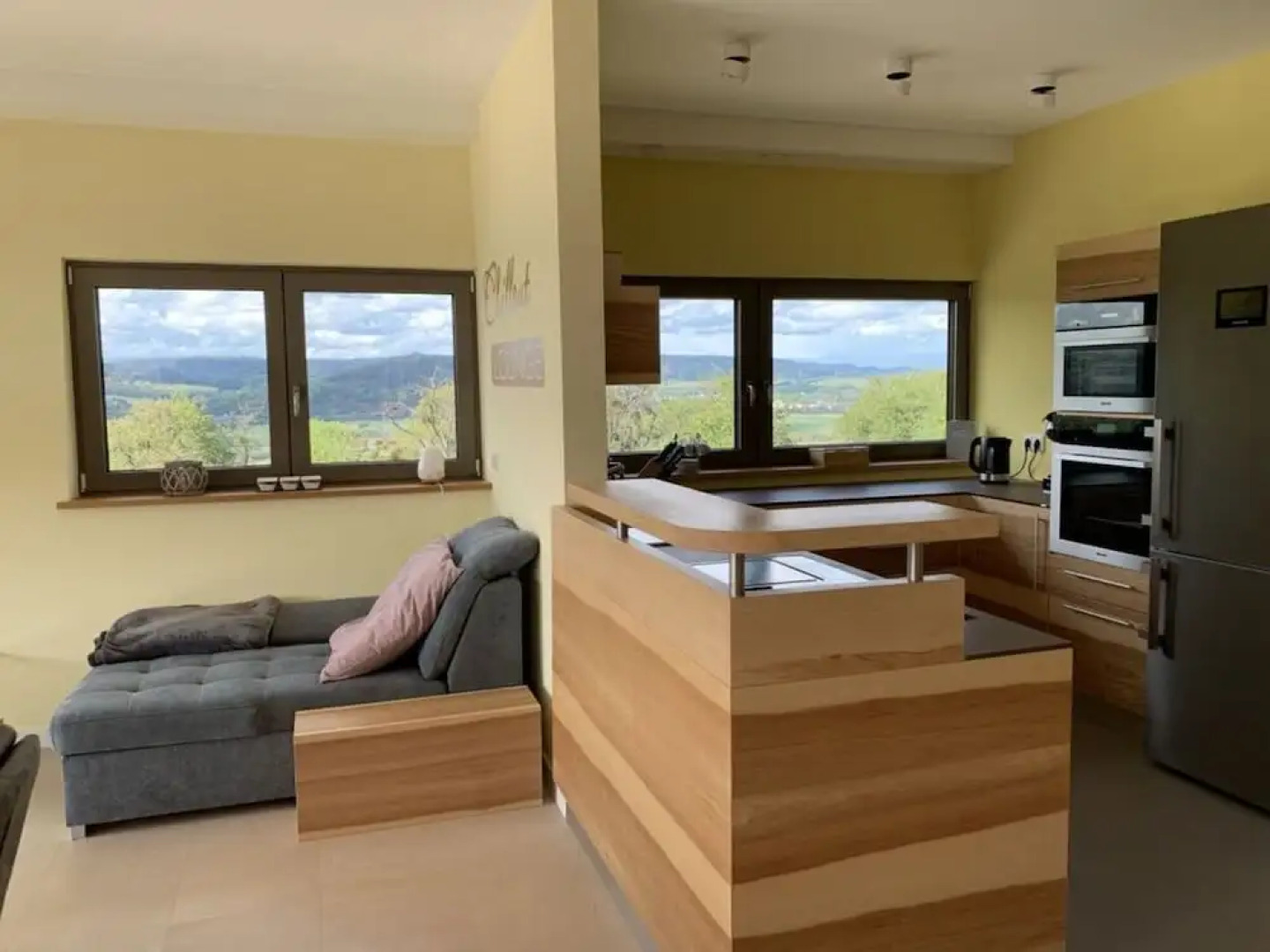 Mosel Sky Lounge With Loggia & Panoramic View