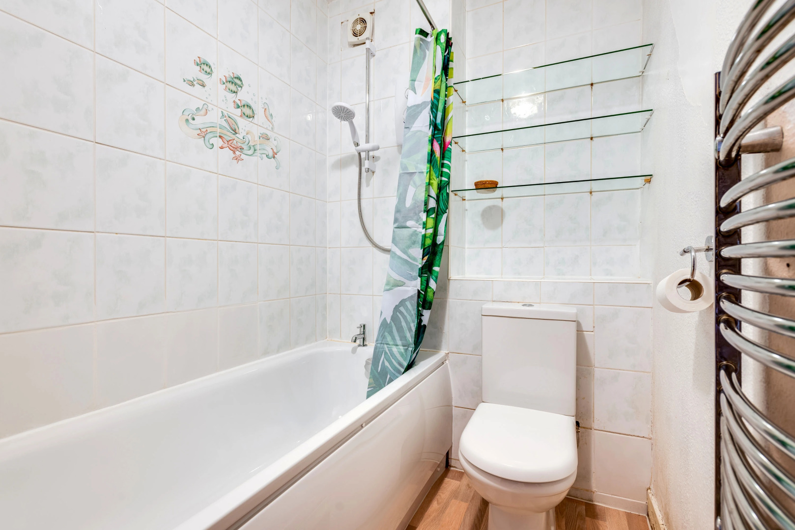 Top-Floor Bright & Sunny 3-Bedroom Flat (sleeps 4)