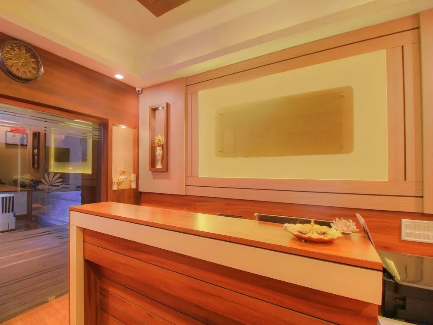 OYO 14163 Comforts Inn