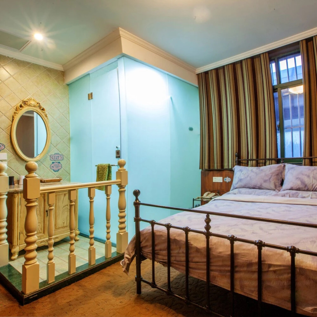 Canal International Youth Hostel