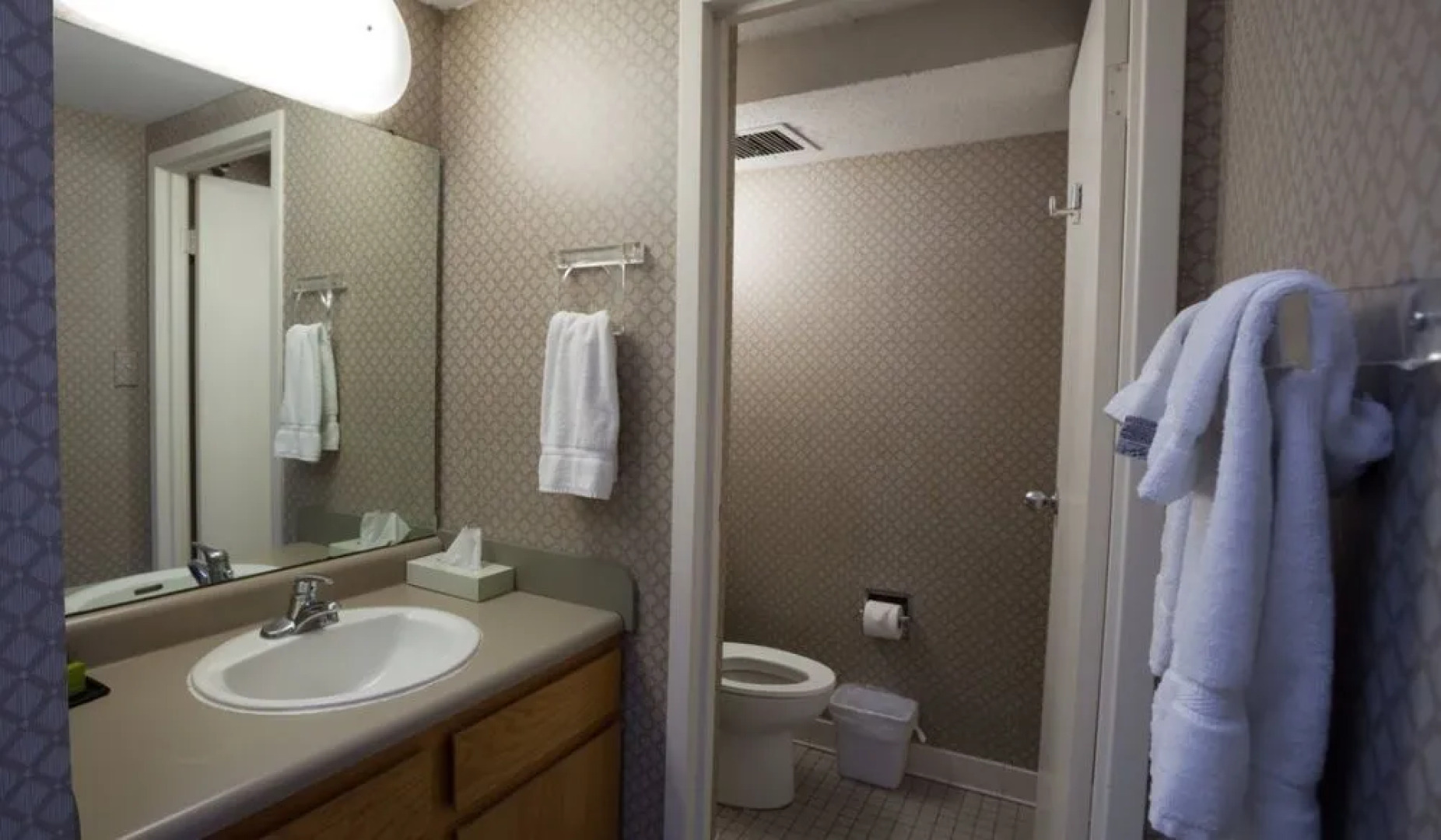 Garfield Suites Hotel