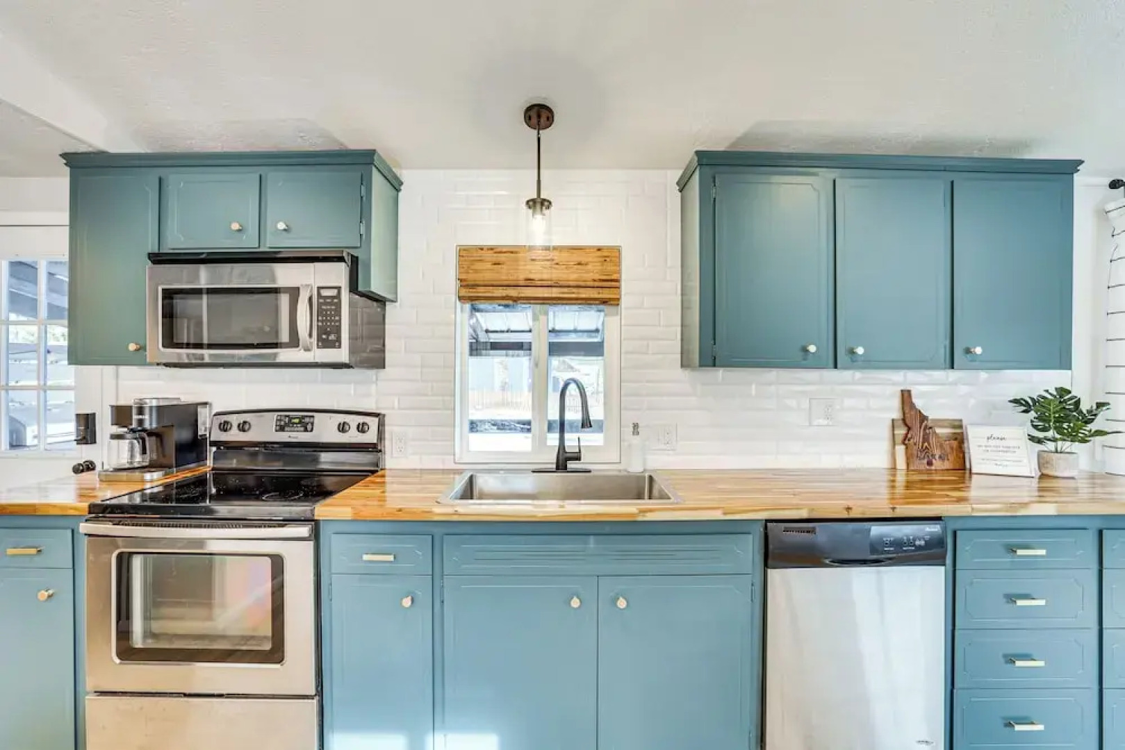 Downtown Cascade Vacation Rental < 1 Mi to Lake!