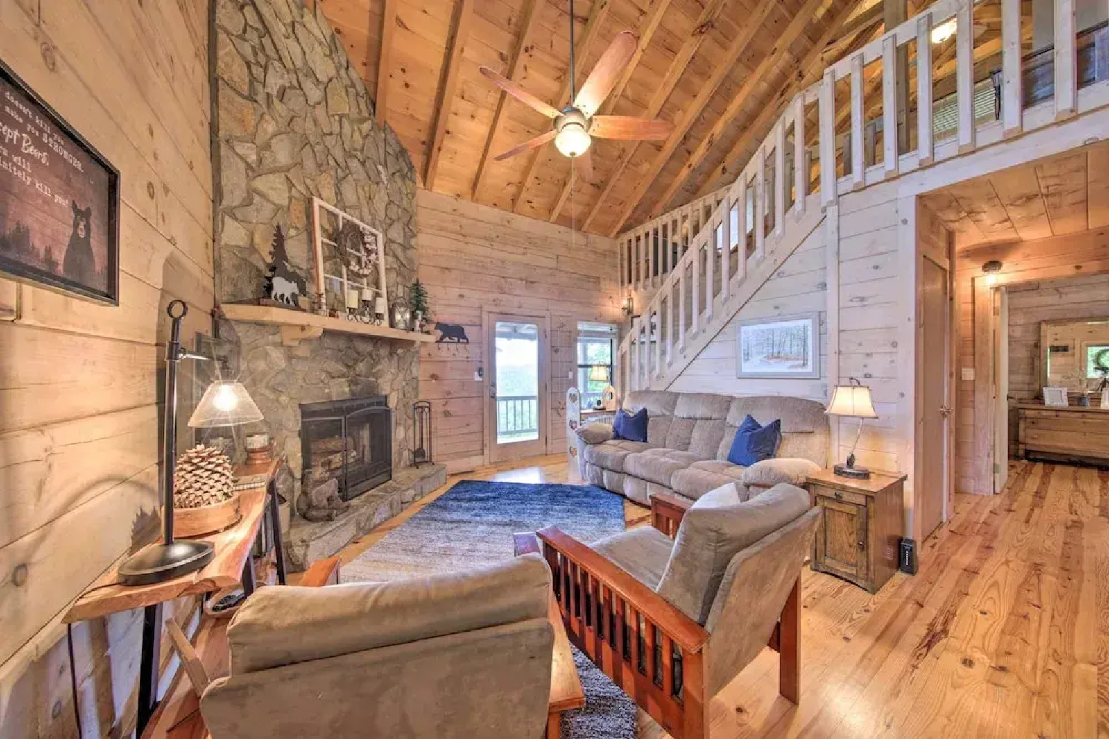 Treetop Hideout w/ Long-range Mountain Views!