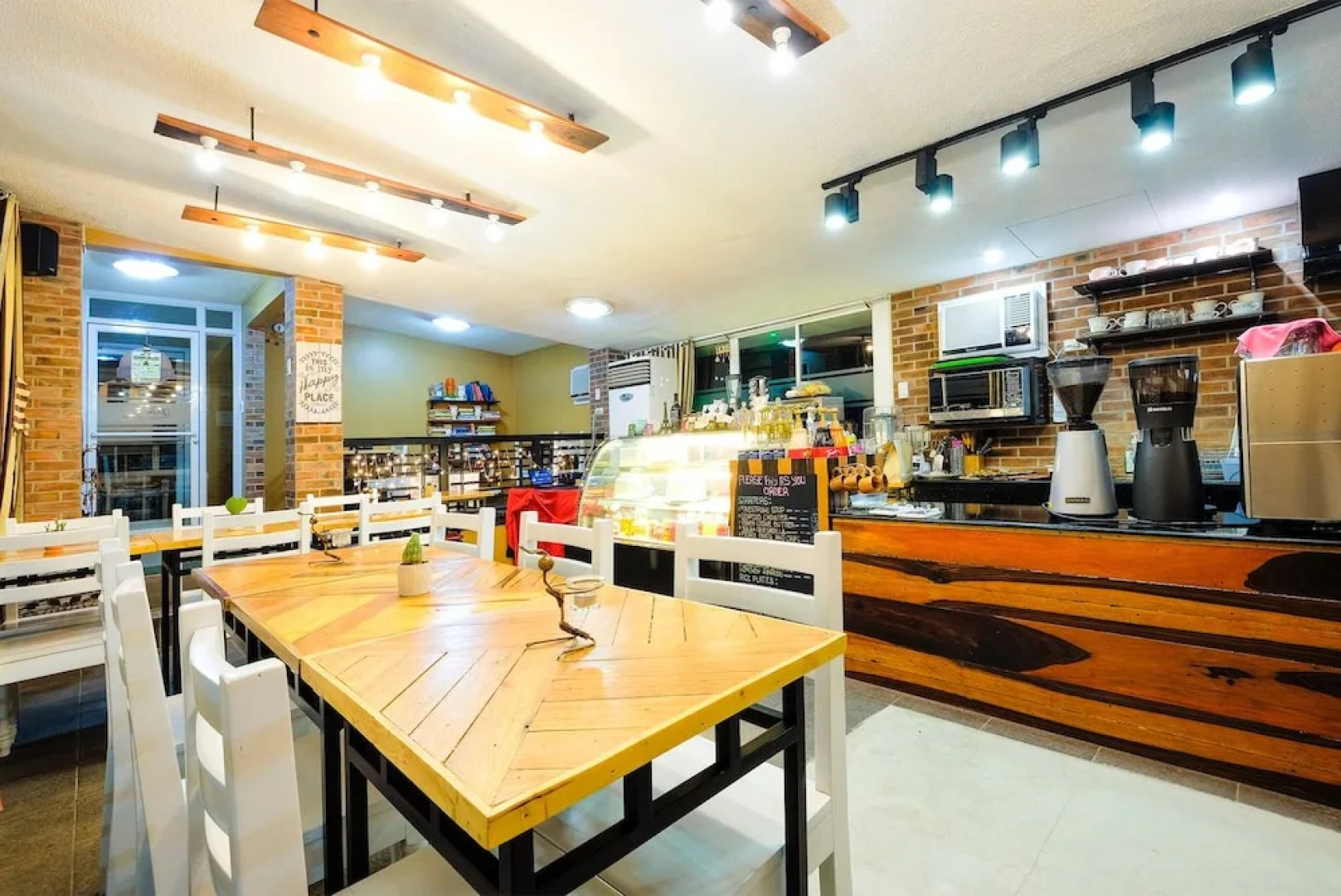 JAPI Traveller's Hotel & Restaurant - Main