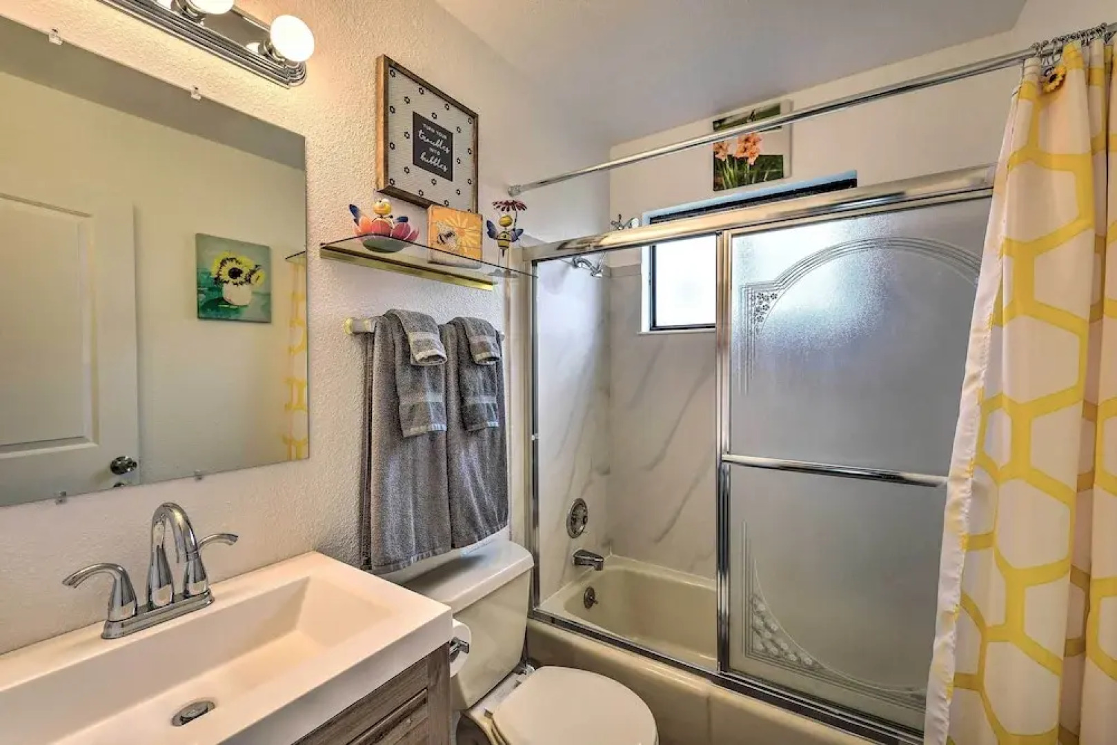 The Vineyard Country Farm Home at Grand Valley