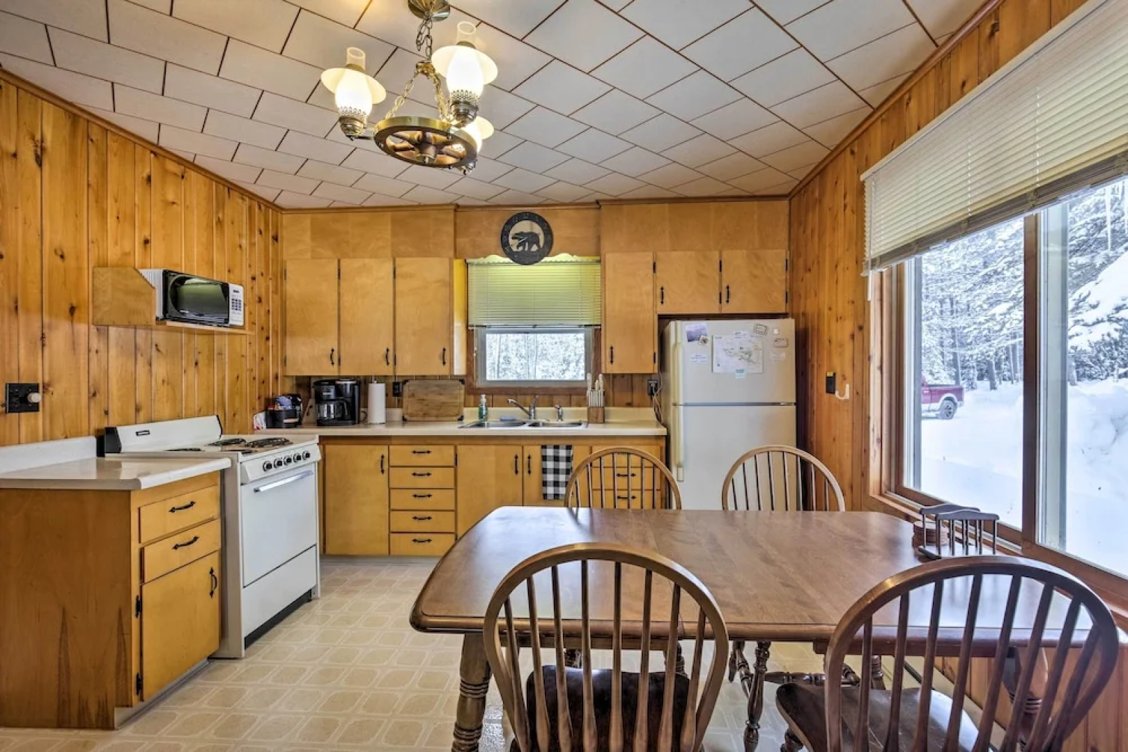 All-season Lakefront Mercer Vacation Rental