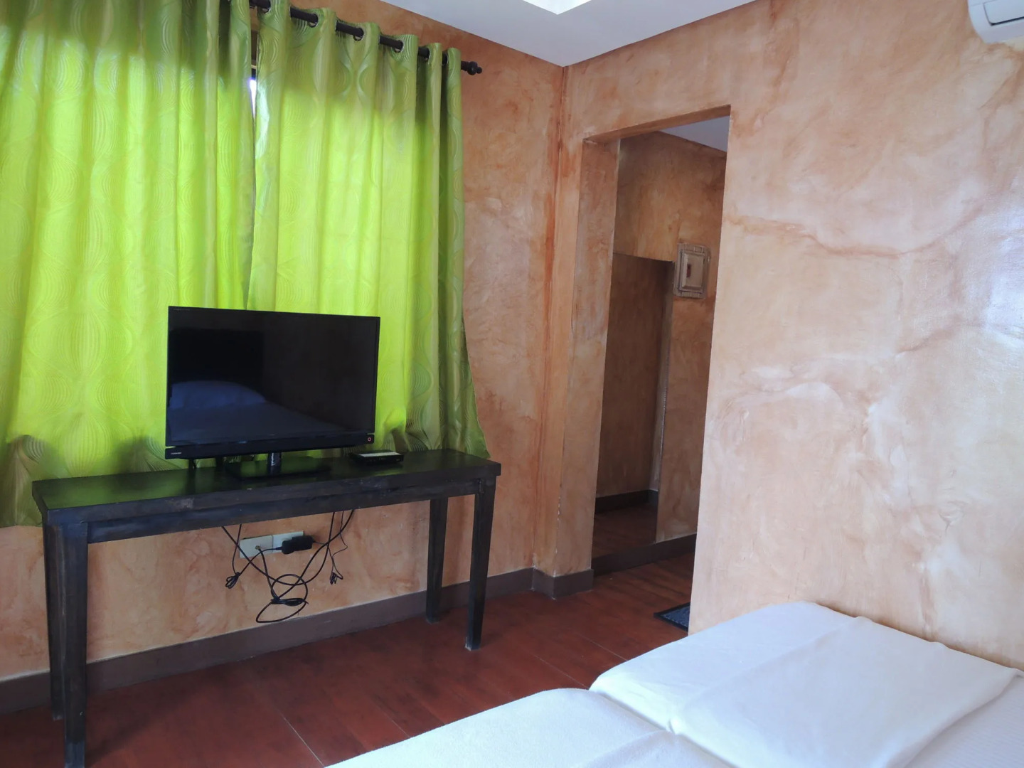 24/7 Lantawan Resort