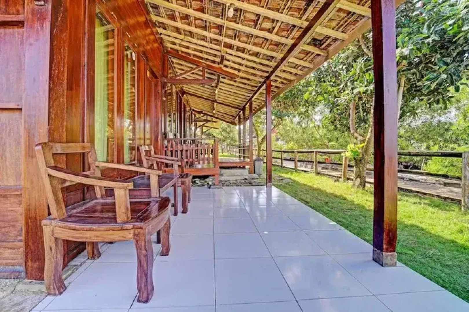 OYO Life 91201 Larasati Homestay Pantai Klayar