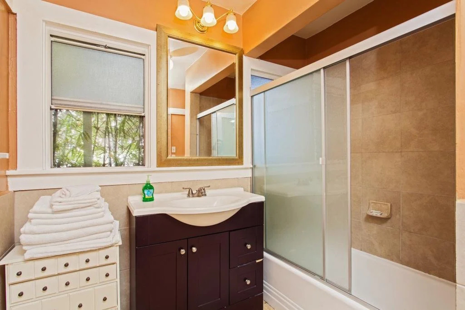 Hollywood Hills Suites