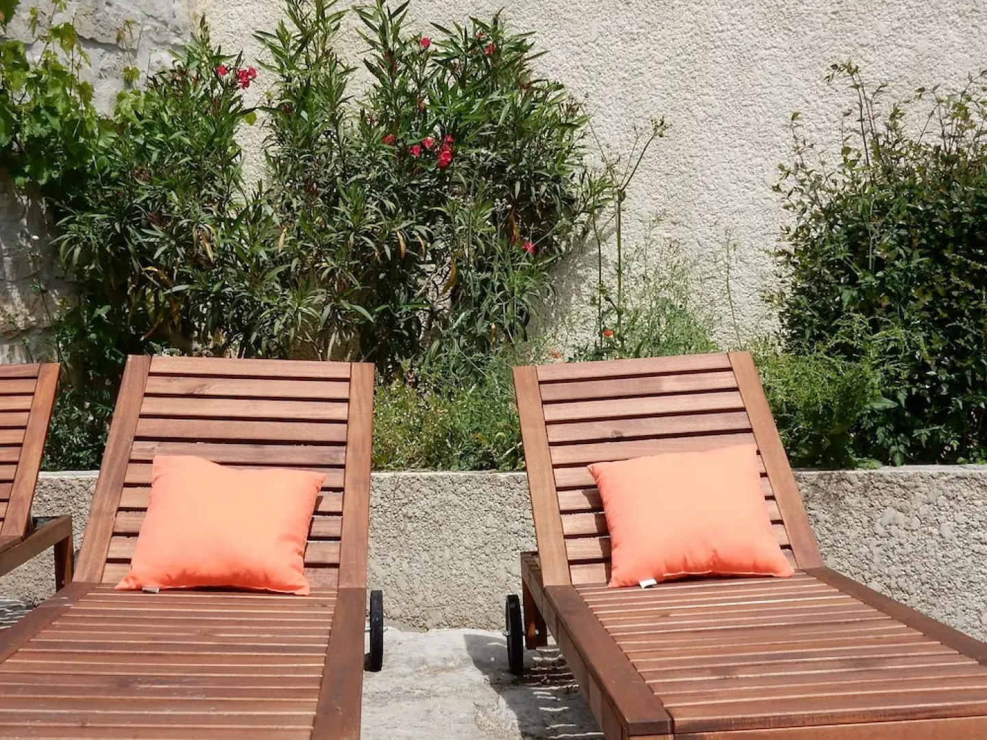 Vintage Holiday Home in Lanas With Swimming Pool