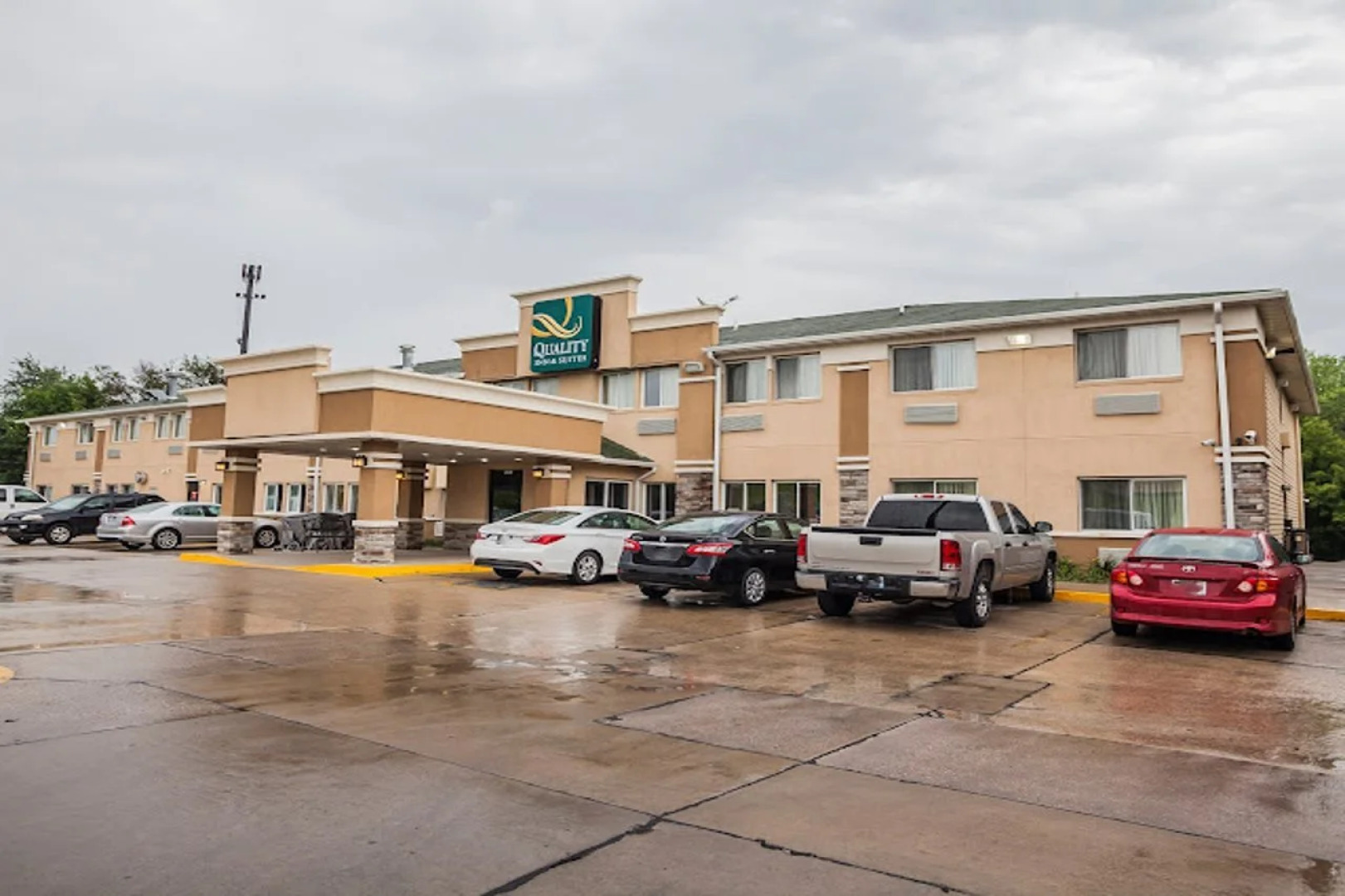Quality Inn & Suites Des Moines Airport