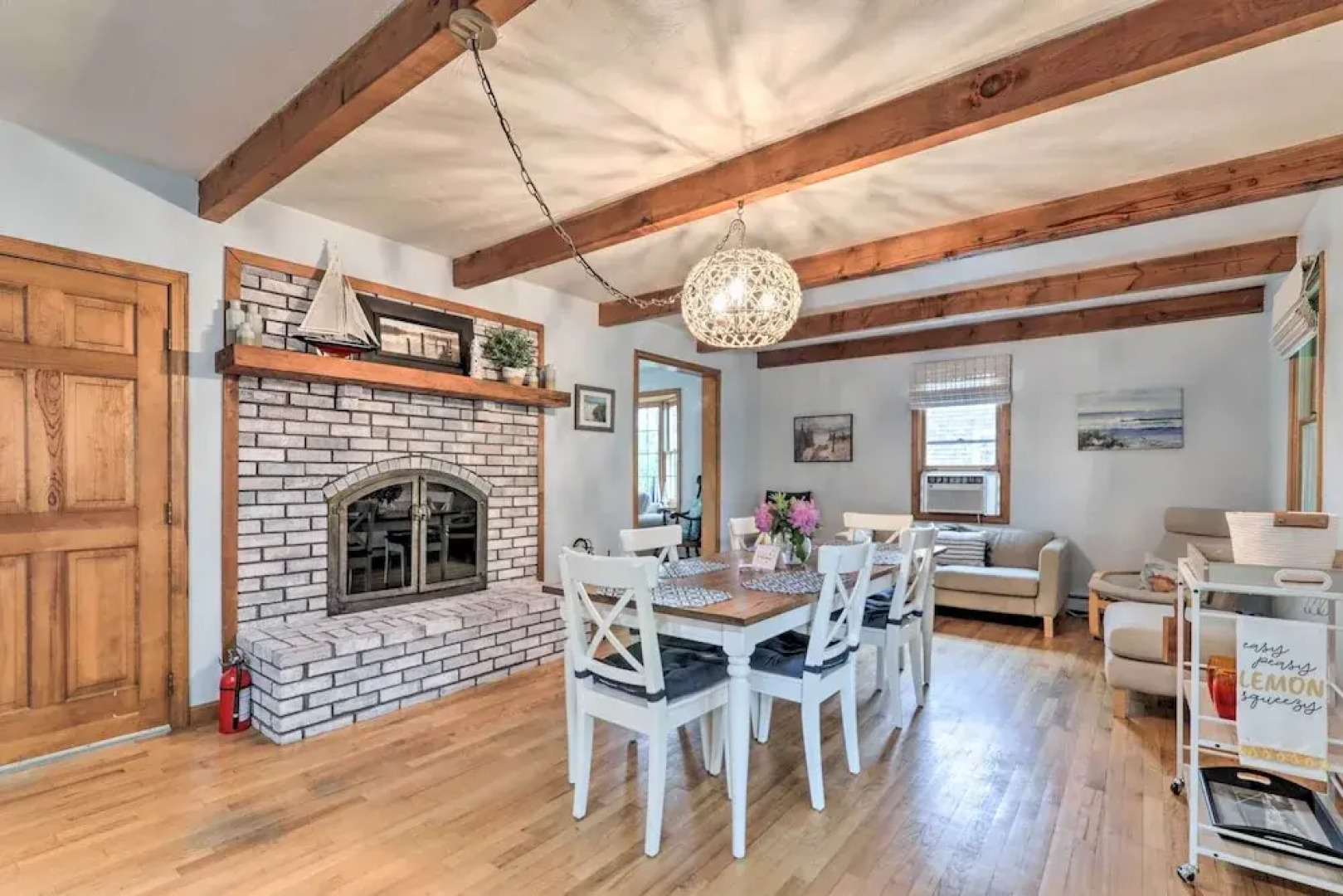 Walk to Main Street: Cozy Cottage in Hyannis