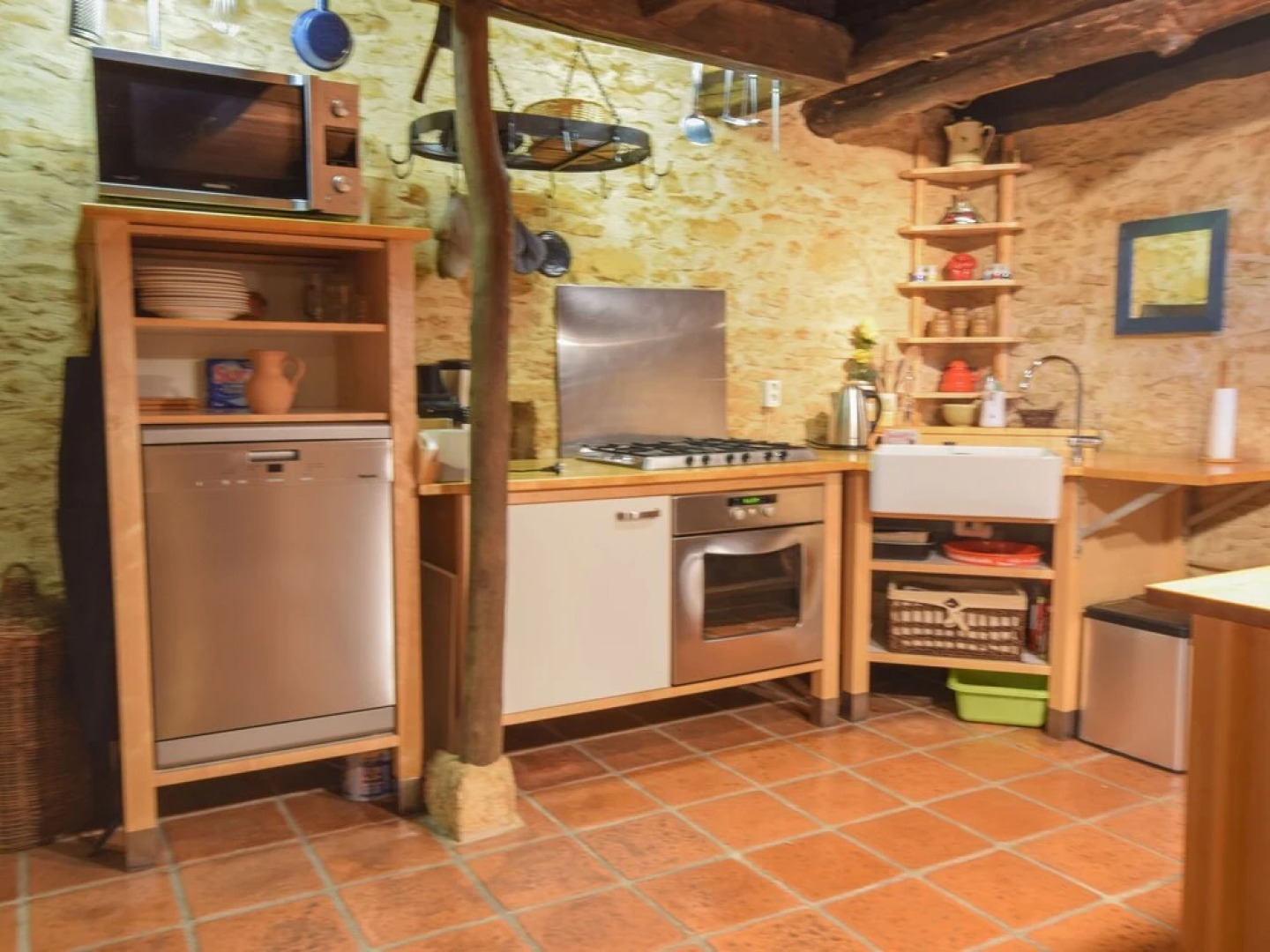 Spacious Villa in Puy-l'évêque With Swimming Pool