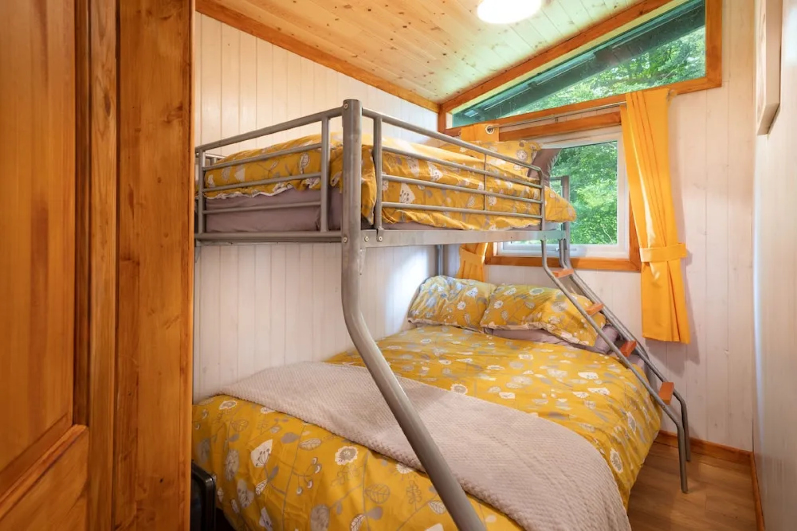 Catkin Lodge set in a Beautiful 24 Acre Woodland Holiday Park