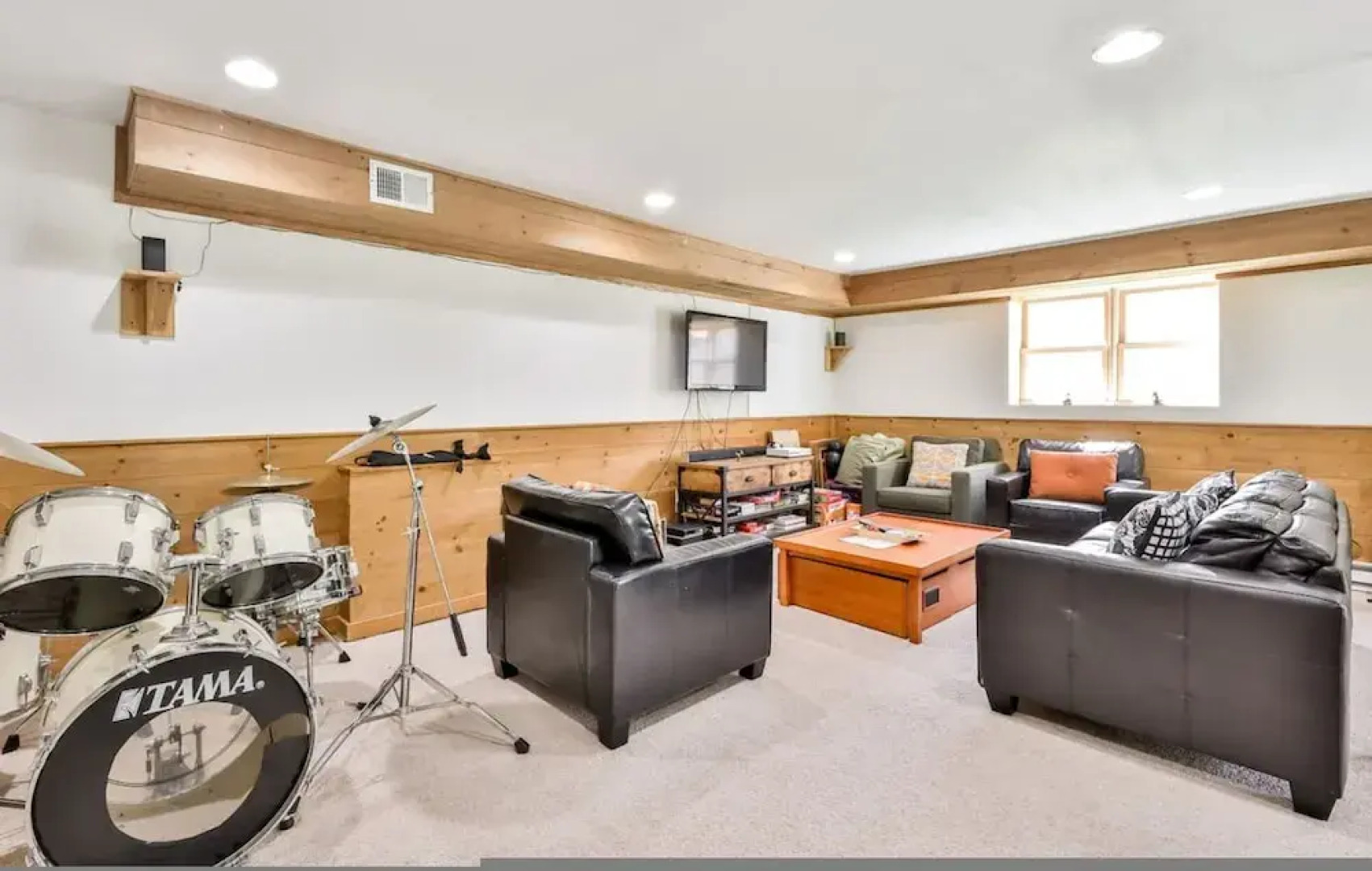 Hunter Mountain Ski House - Tesla Charger