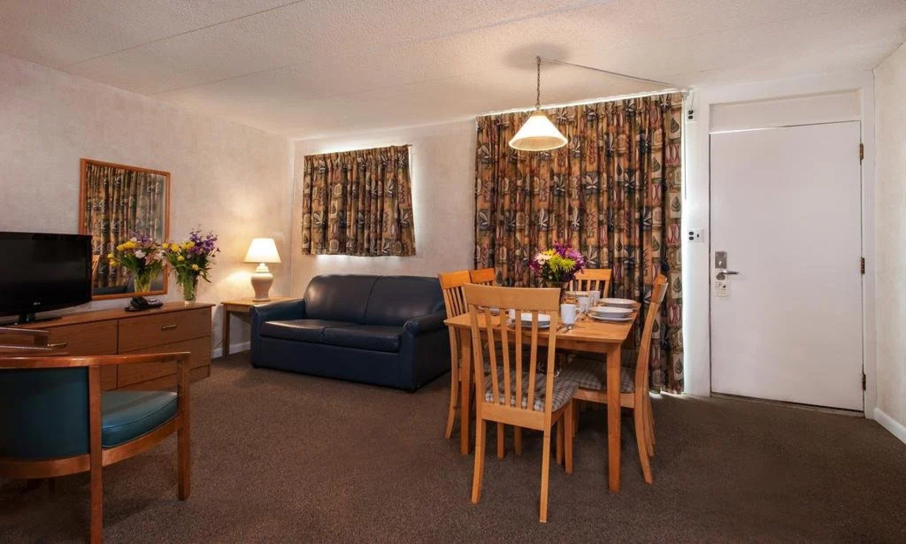 The Harbor Light Family Resort