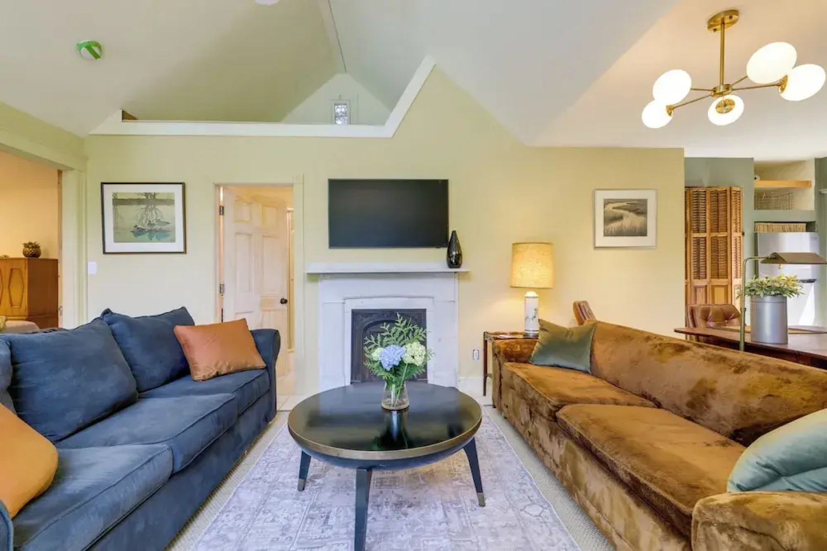 Beautiful & Historic Cottage, Steps to Elm Park