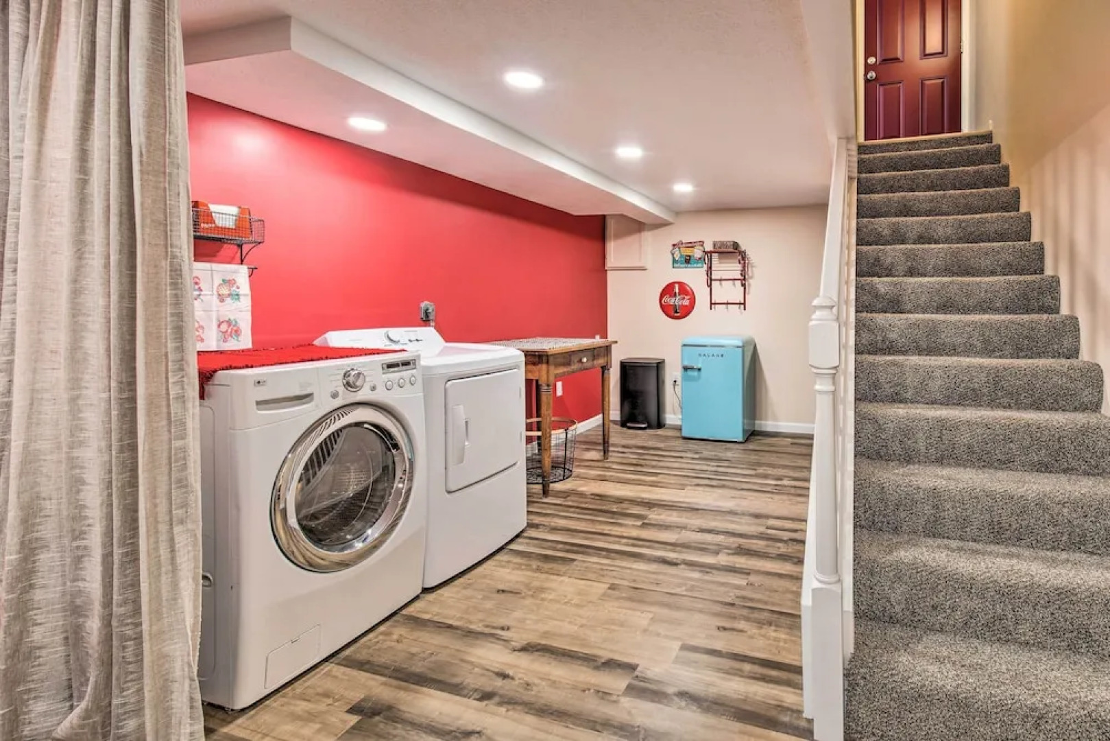 Stylish Vacation Rental - Walk to Isu!