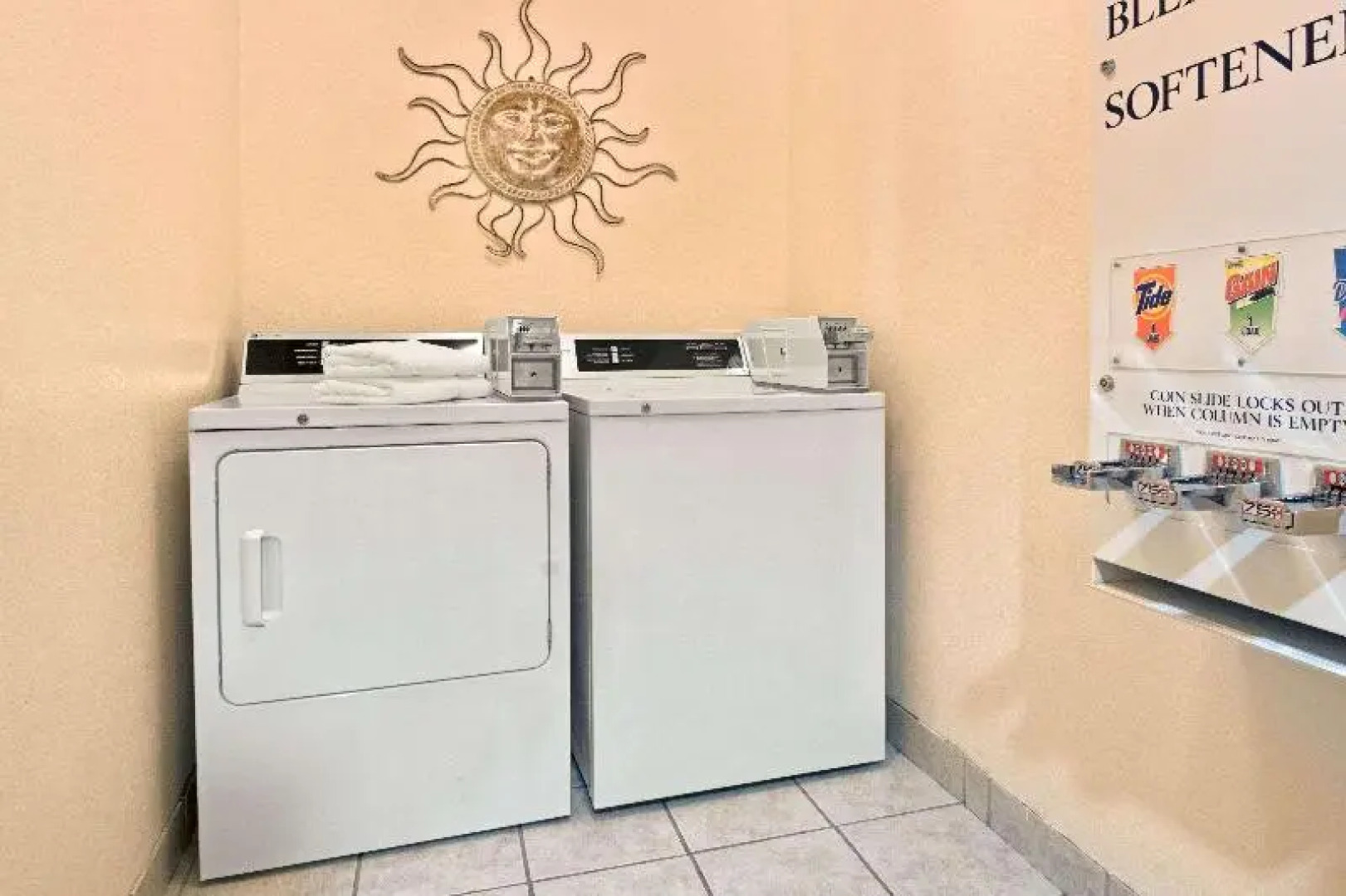 Super 8 by Wyndham Austin Airport South