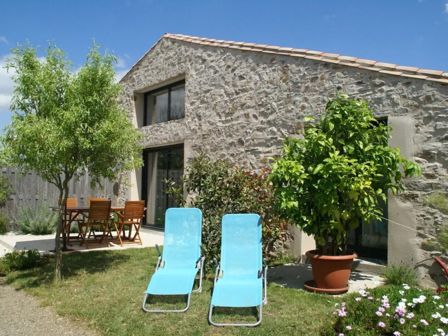 Quaint Holiday Home in Chateau-d'Olonne near Sea