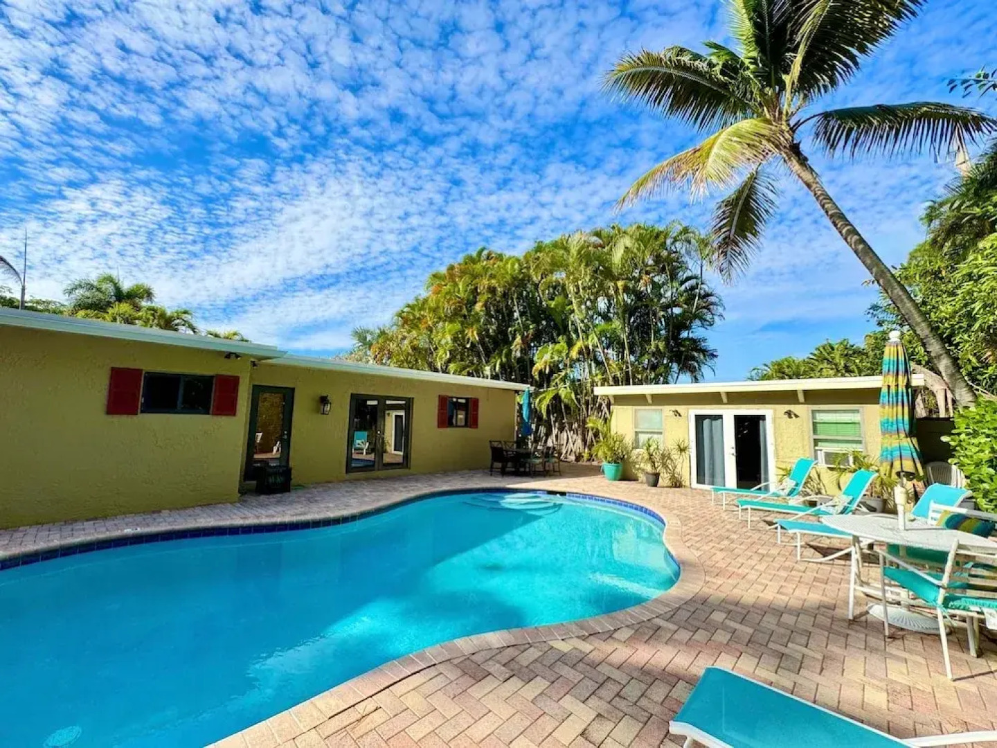 Vidal Manor 4BR Oasis w Pool Cabana- Wilton Dr