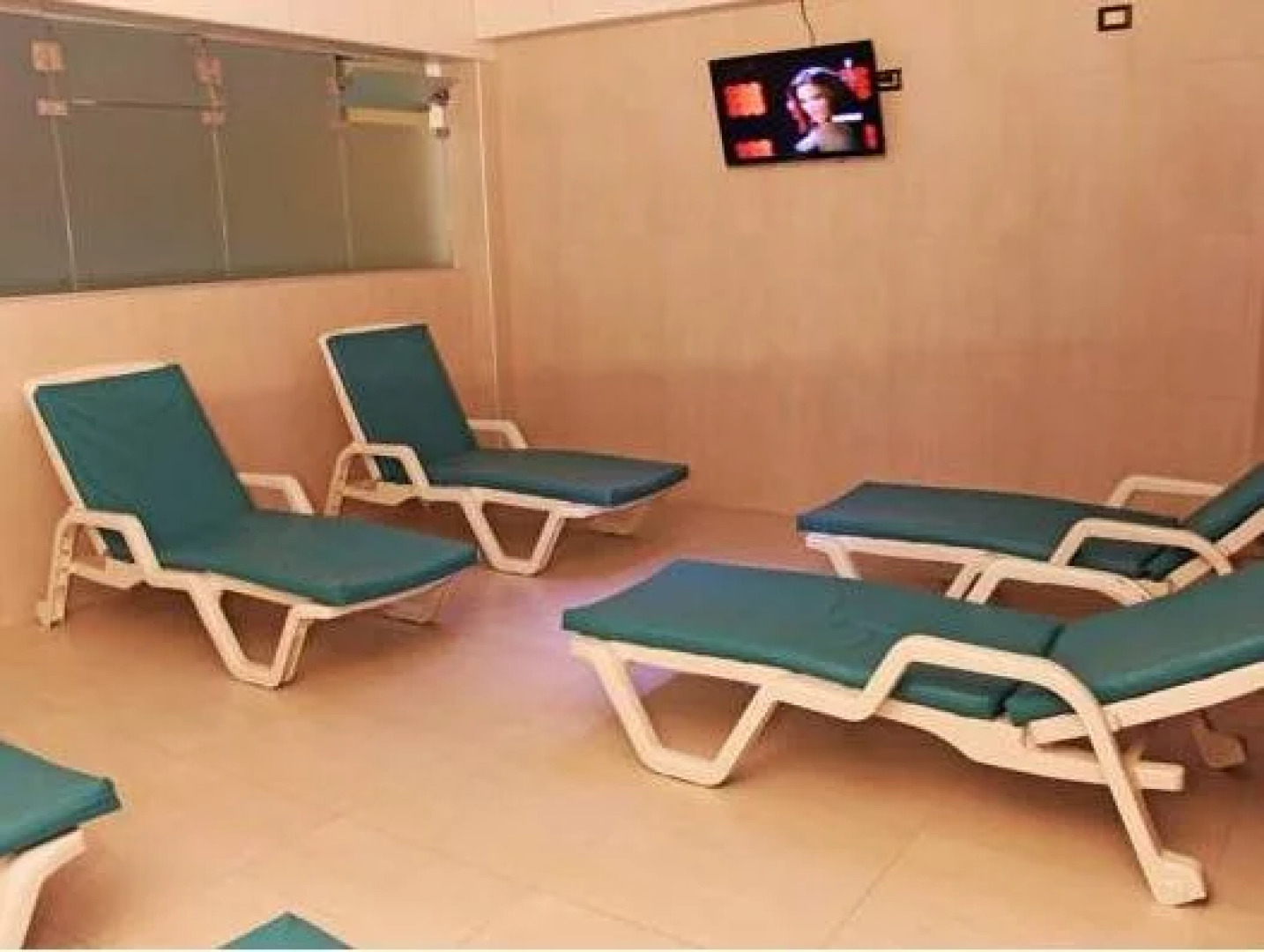 Laurents Deluxe Hotel