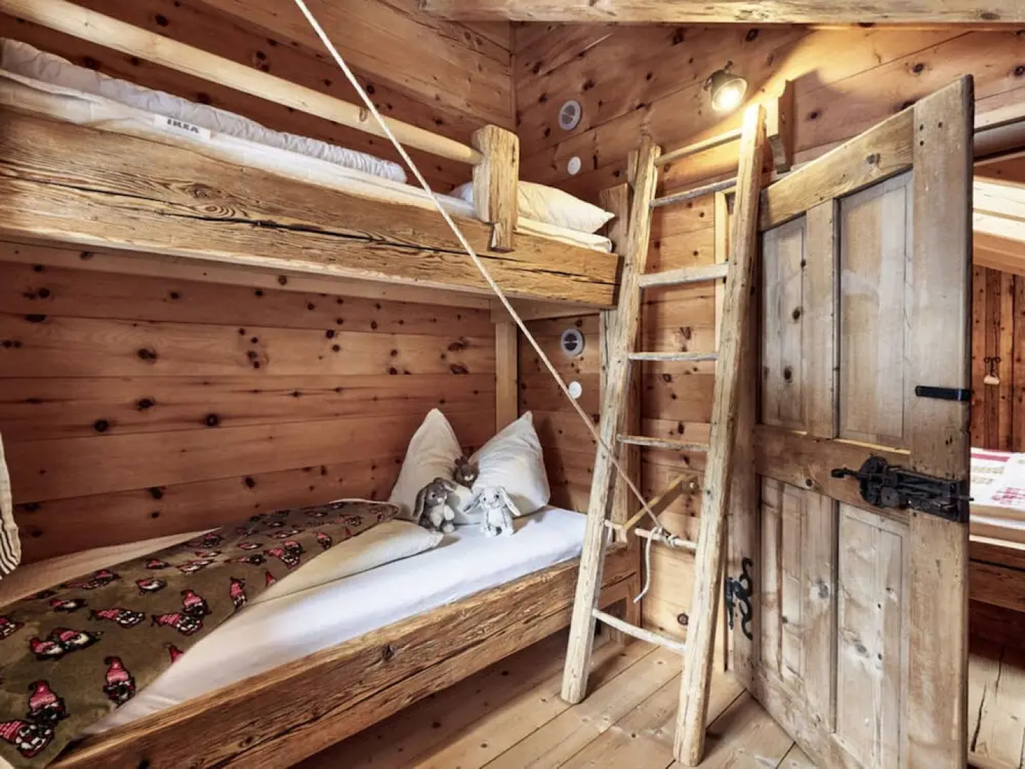 Felsenhutte Modern Retreat