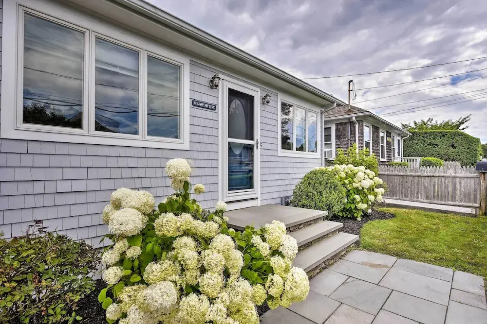 Idyllic Newport Area Cottage - Walk to First Beach