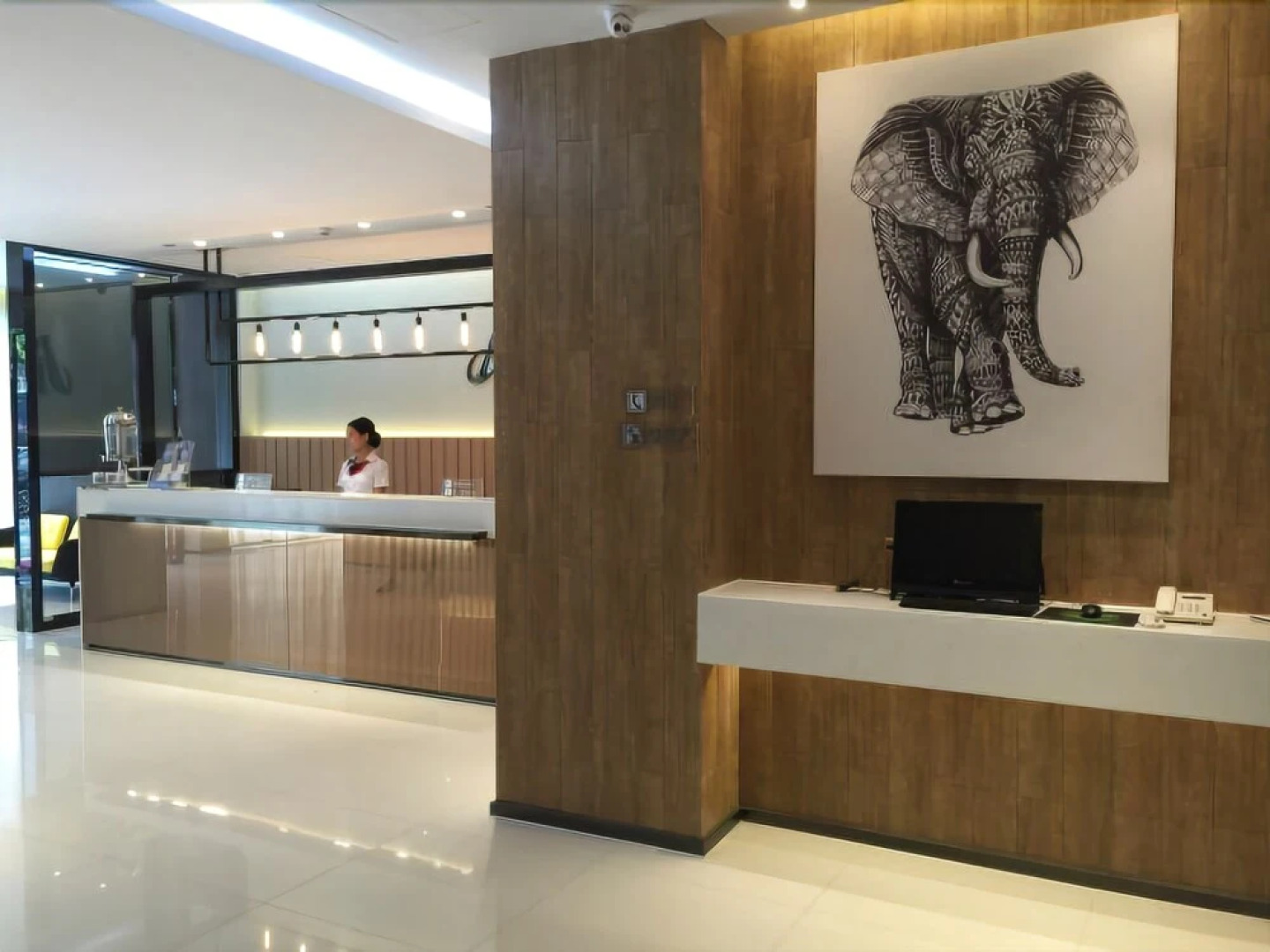 Jinjiang Inn Style Qinzhou Niannianfeng Square Walmart