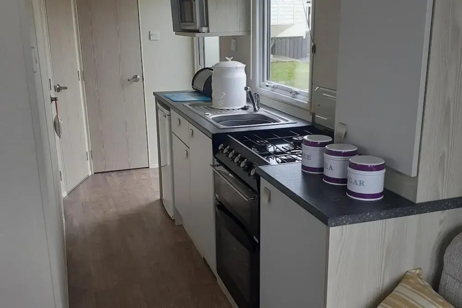 Perranporthcaravan/2bedroom/tv/gasfire