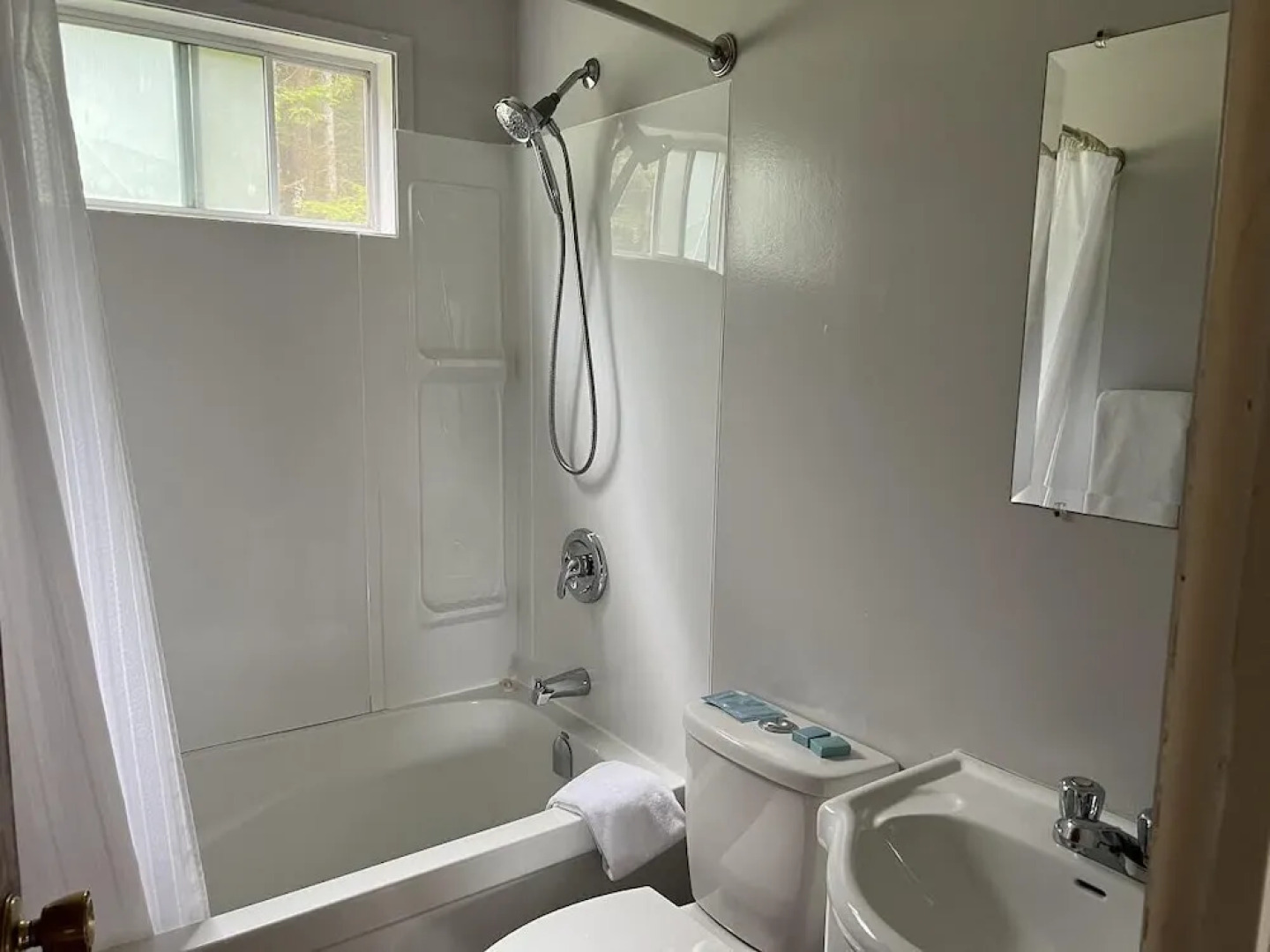 Pioneer Inn by the River