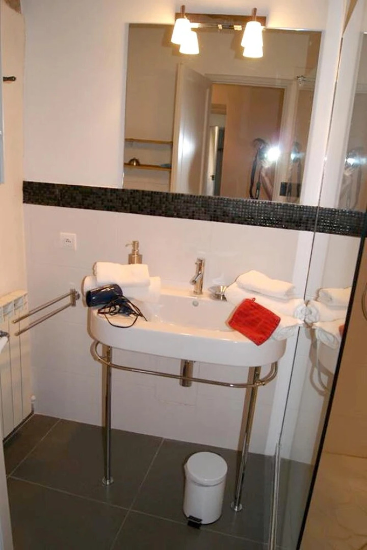 Villa With 5 Bedrooms in Oppède, With Wonderful Mountain View, Private