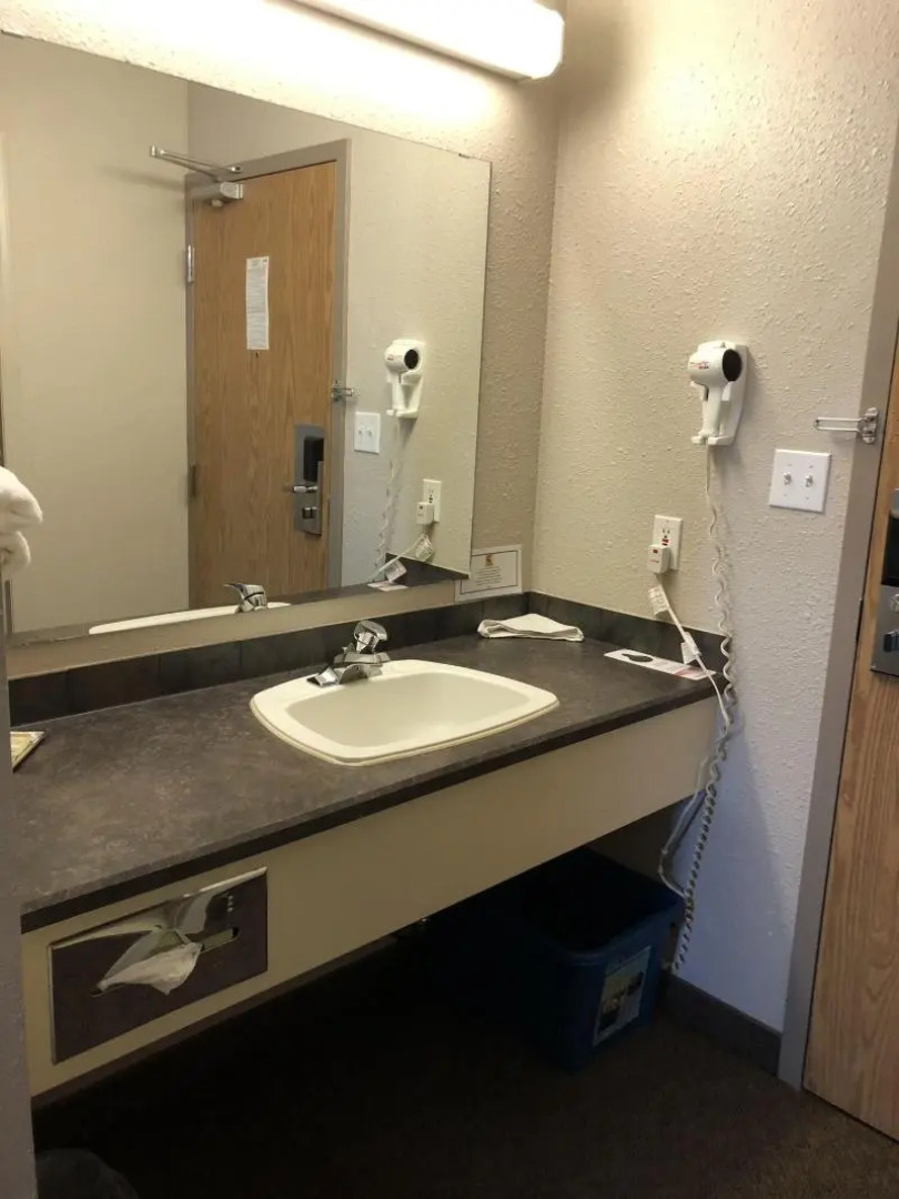 R & R Wainwright Inn