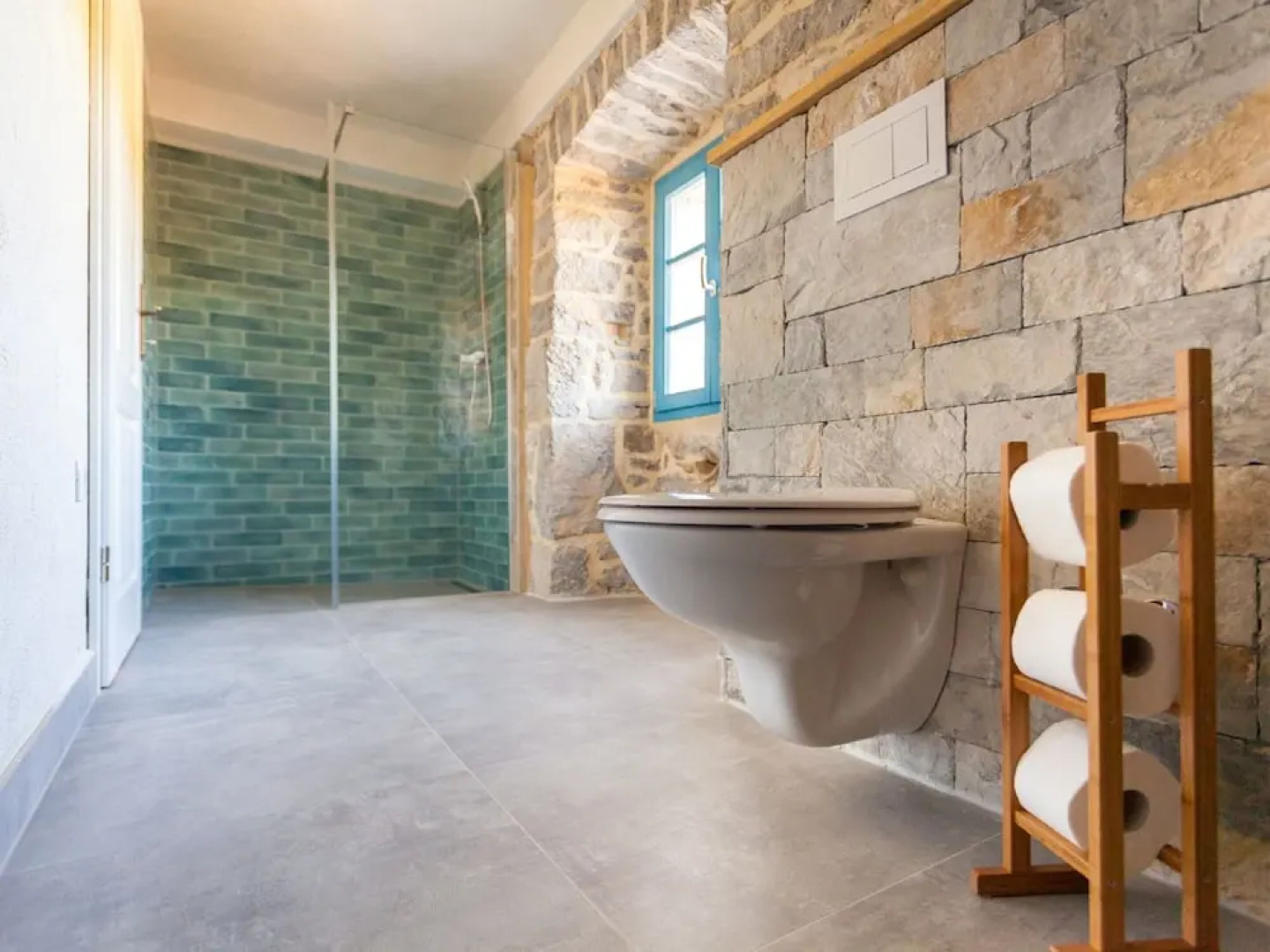 Gorgeous Villa With Private Swimming Pool and Covered Terrace