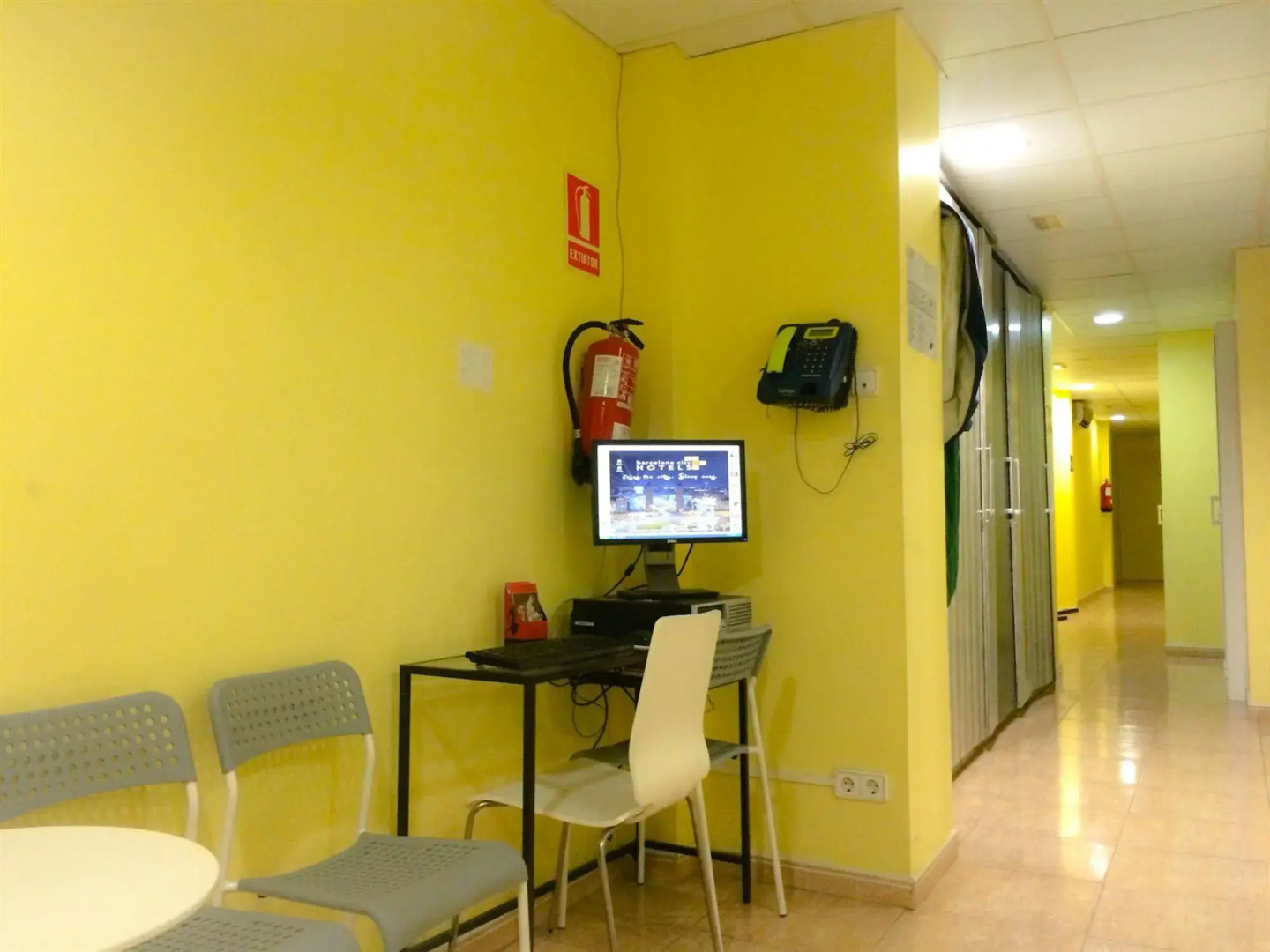 Barcelona City North Hostal