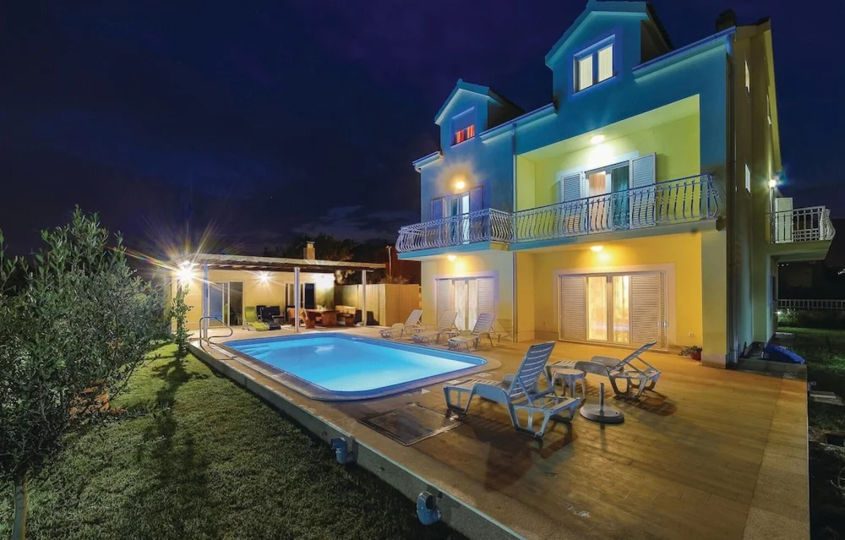 Awesome Home in Kastel Stafilic With Sauna, Wifi and 5 Bedrooms