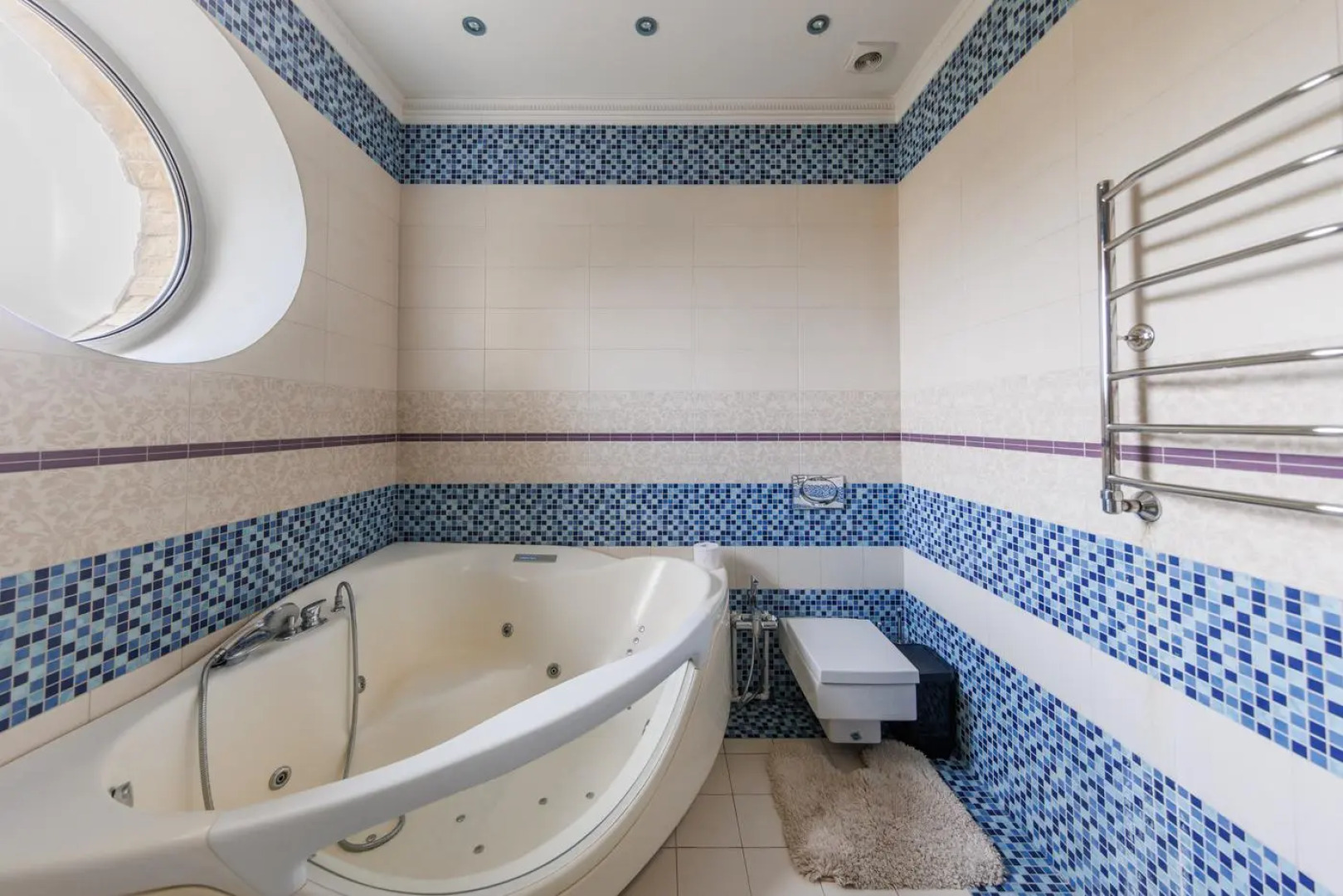 Коттедж с бассейном