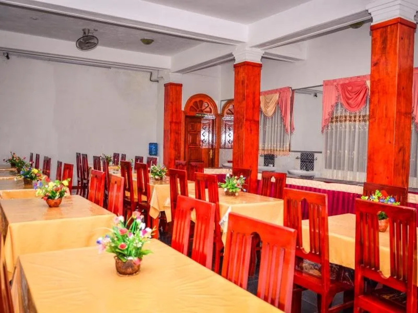 White House Holiday Inn