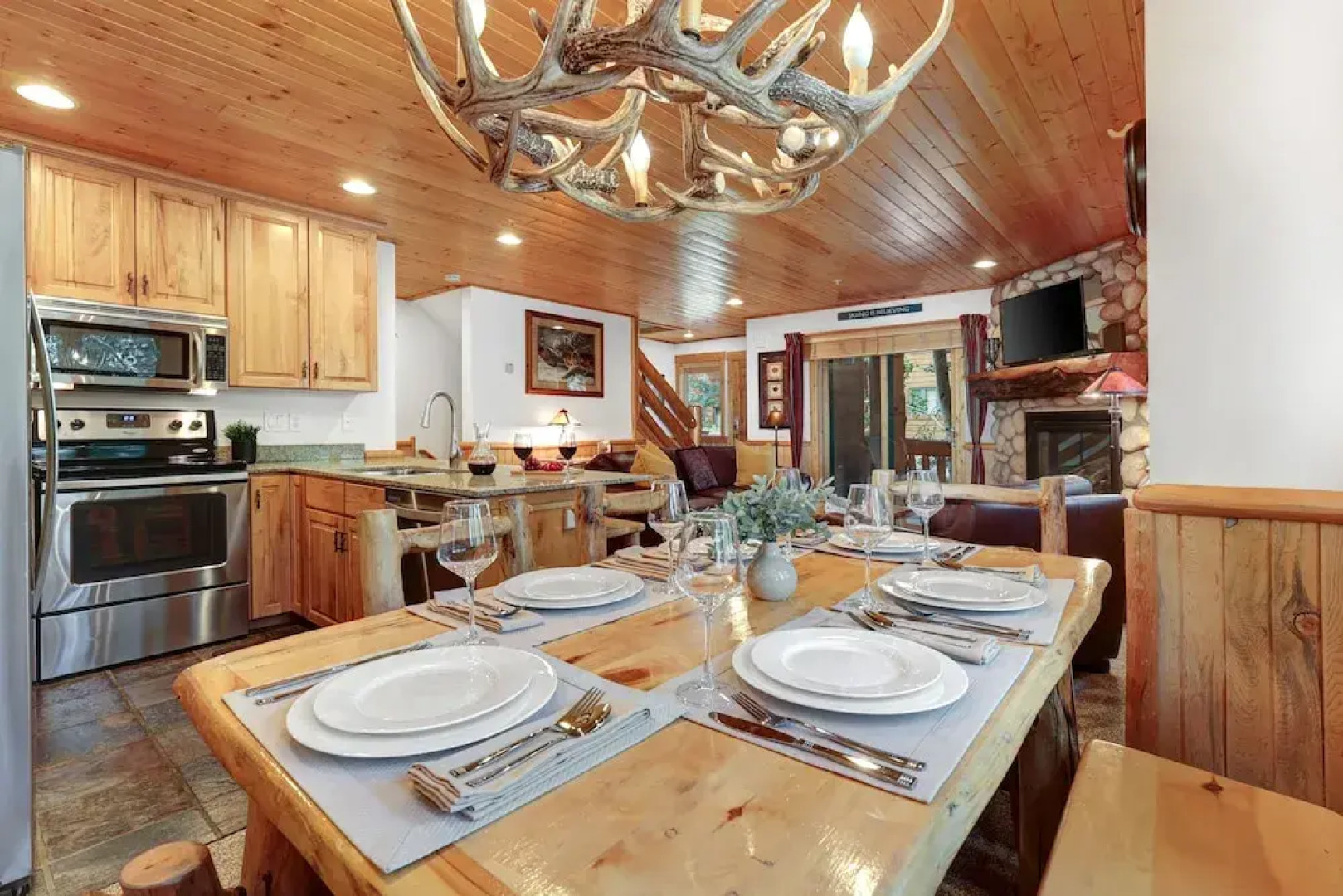 Timber Wolf Lodge 10d 2 Bedroom Condo by RedAwning