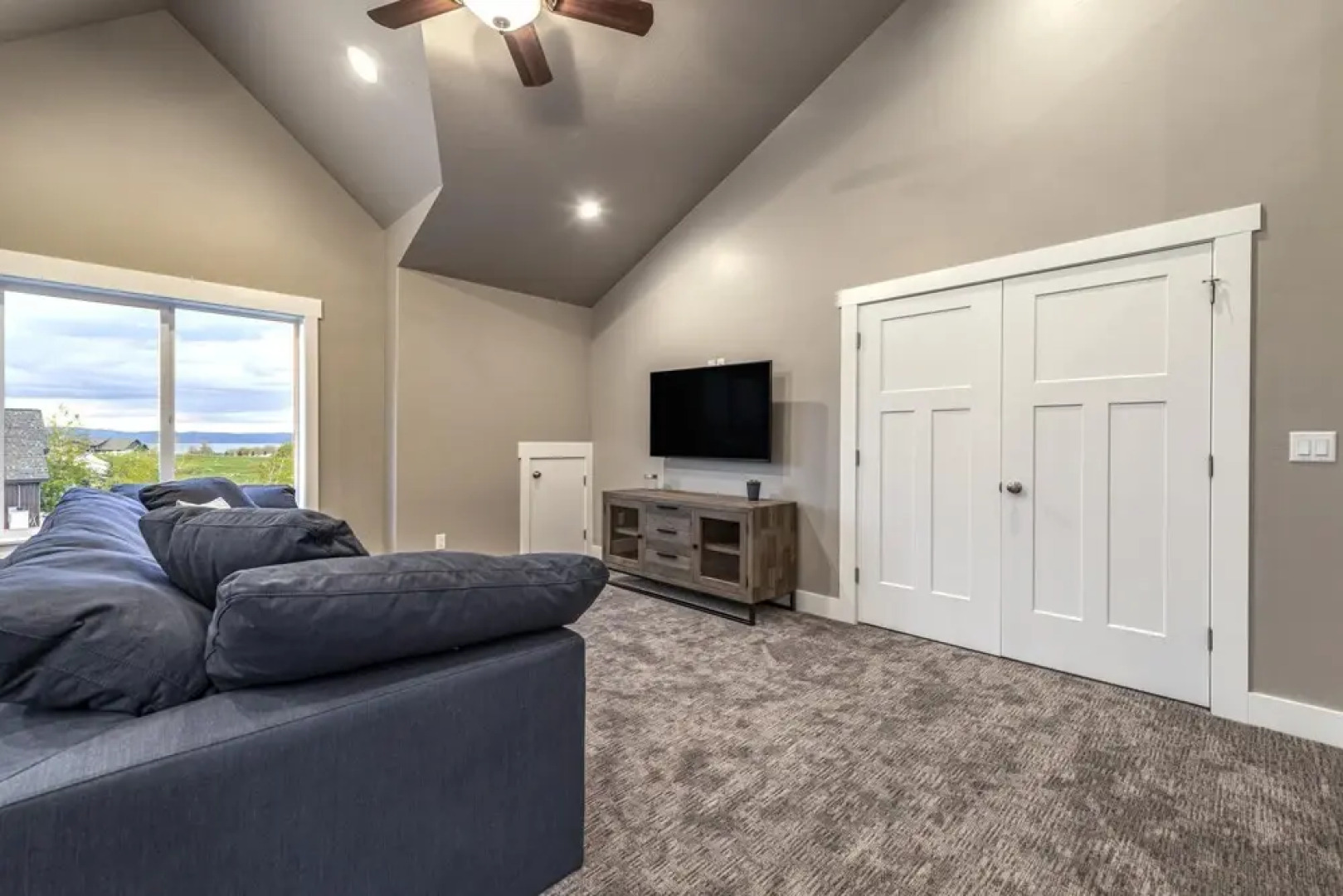 Beautiful Parade Home Overlooking Bear Lake Golf Course and Bear Lake - Sleep 34