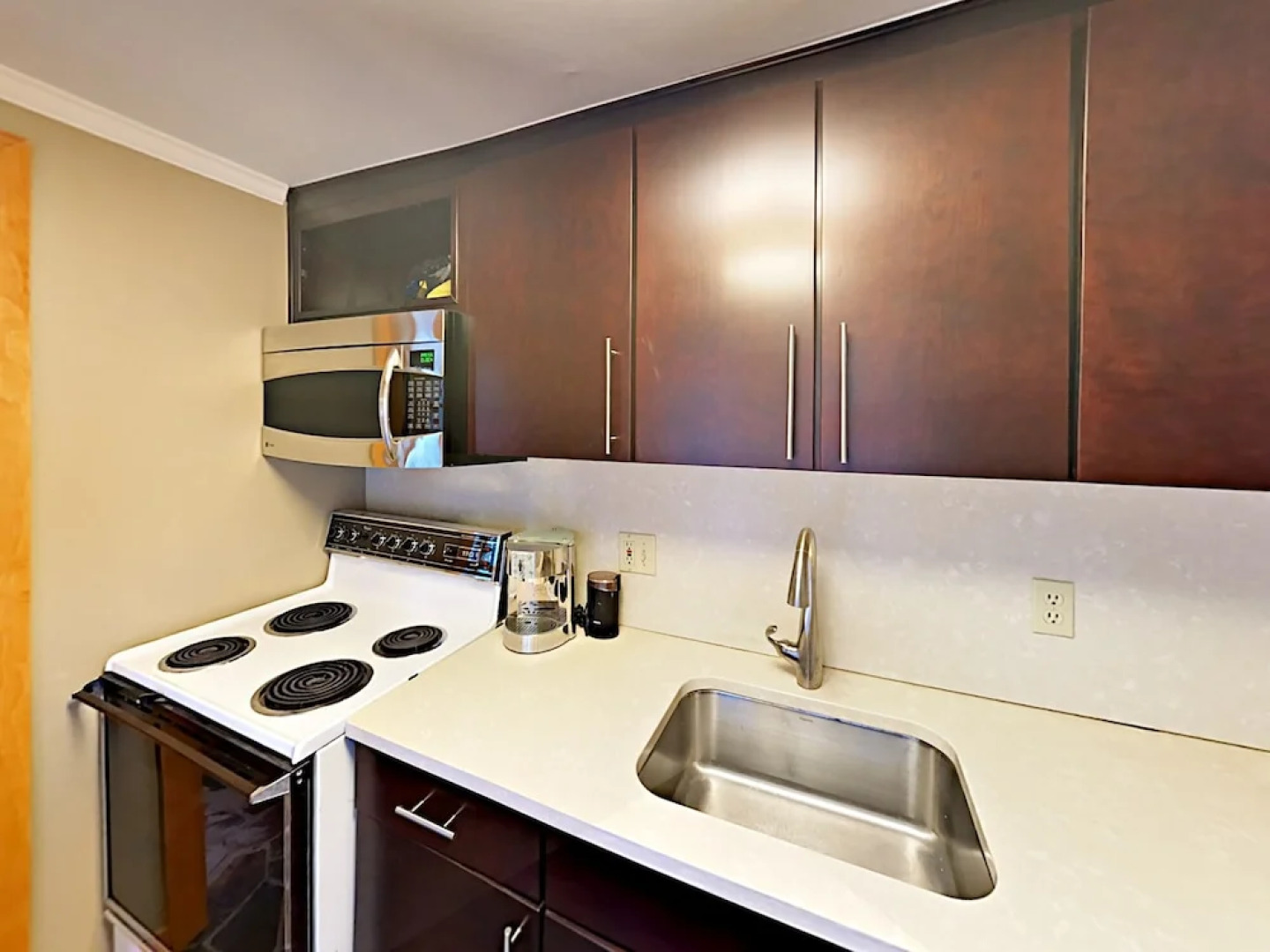 1498 Pine Home 4 Bedrooms 2.5 Bathrooms Home